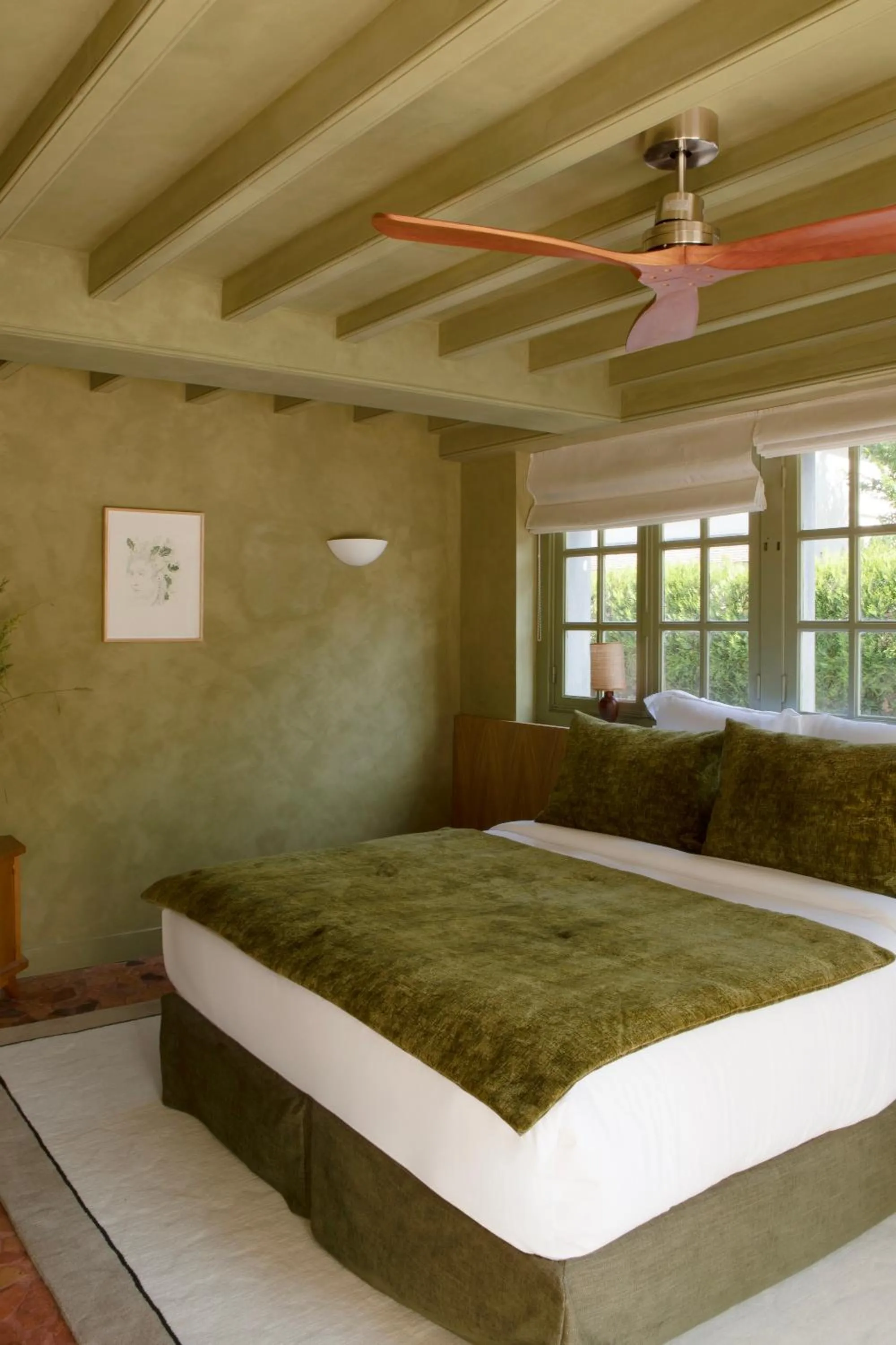 Bed in La Folie Barbizon