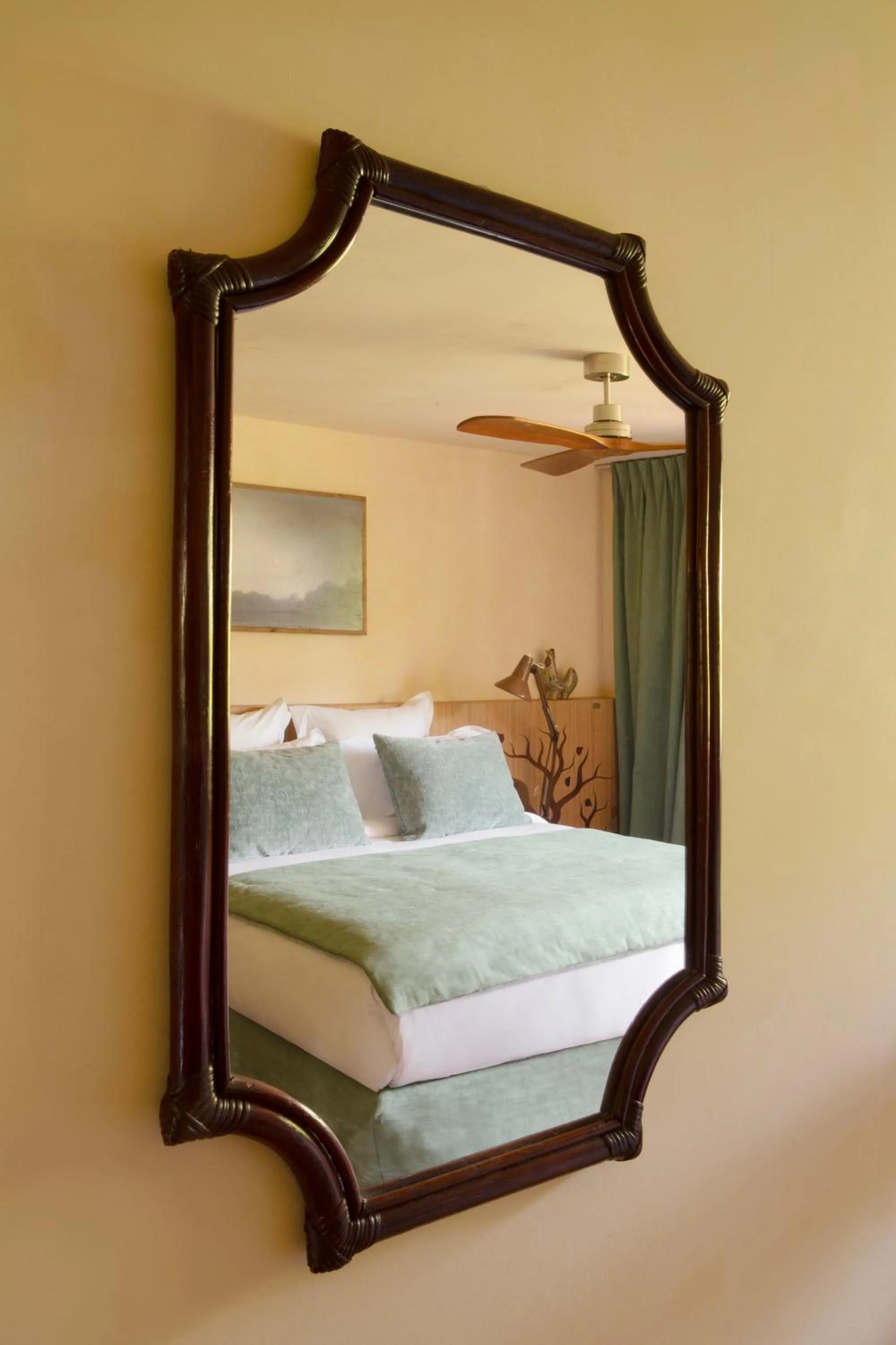 Bed in La Folie Barbizon