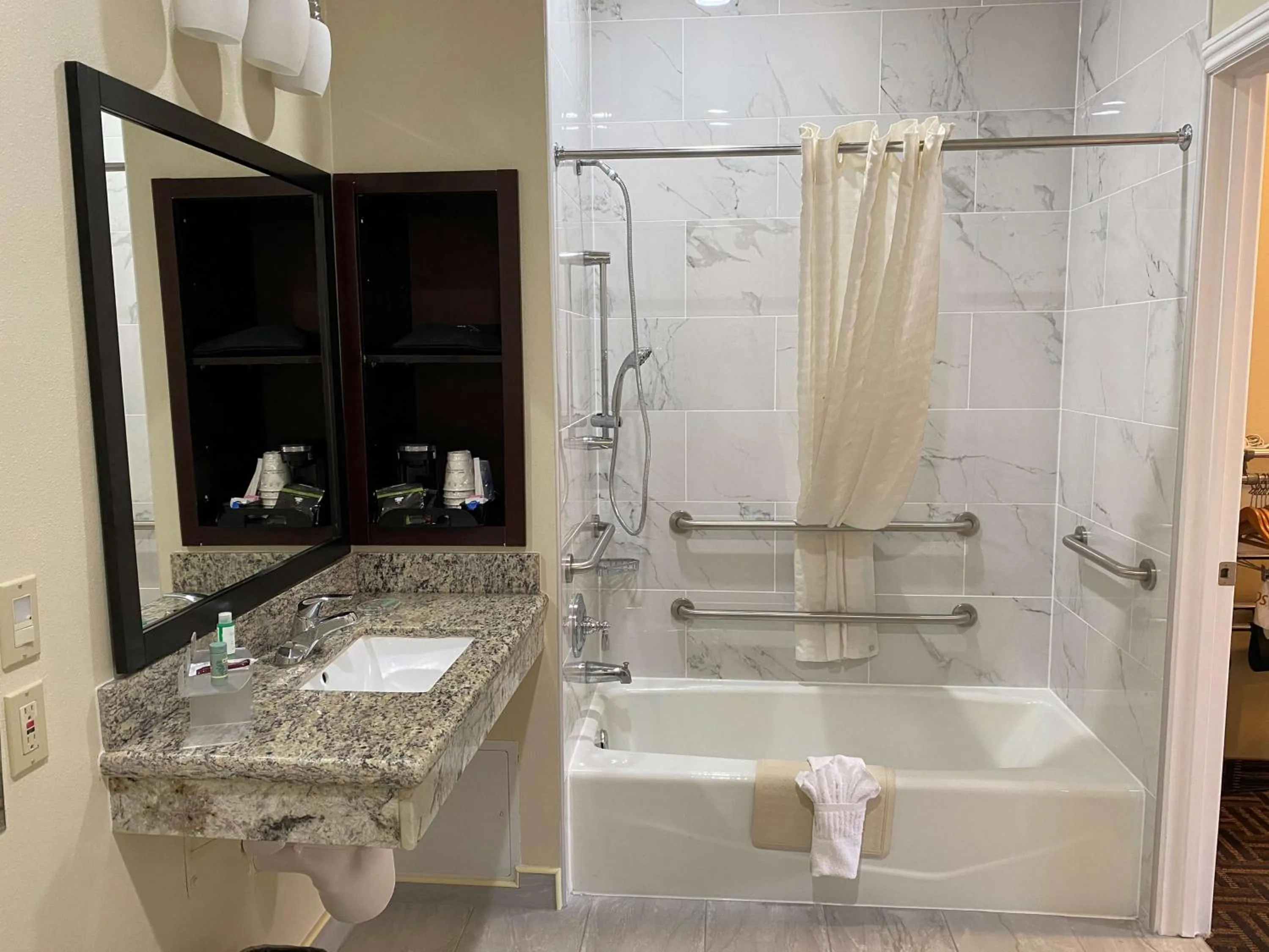 Bathroom in Best Western Pasadena Inn