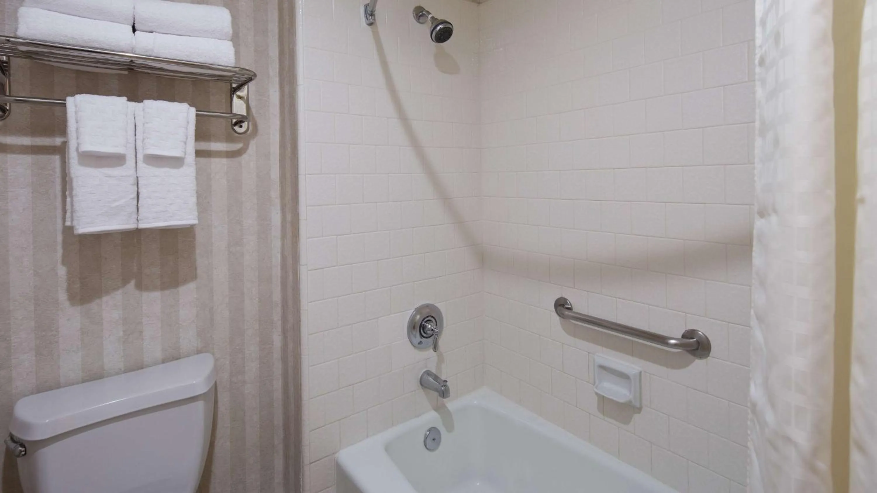 Bathroom in Best Western Pasadena Inn