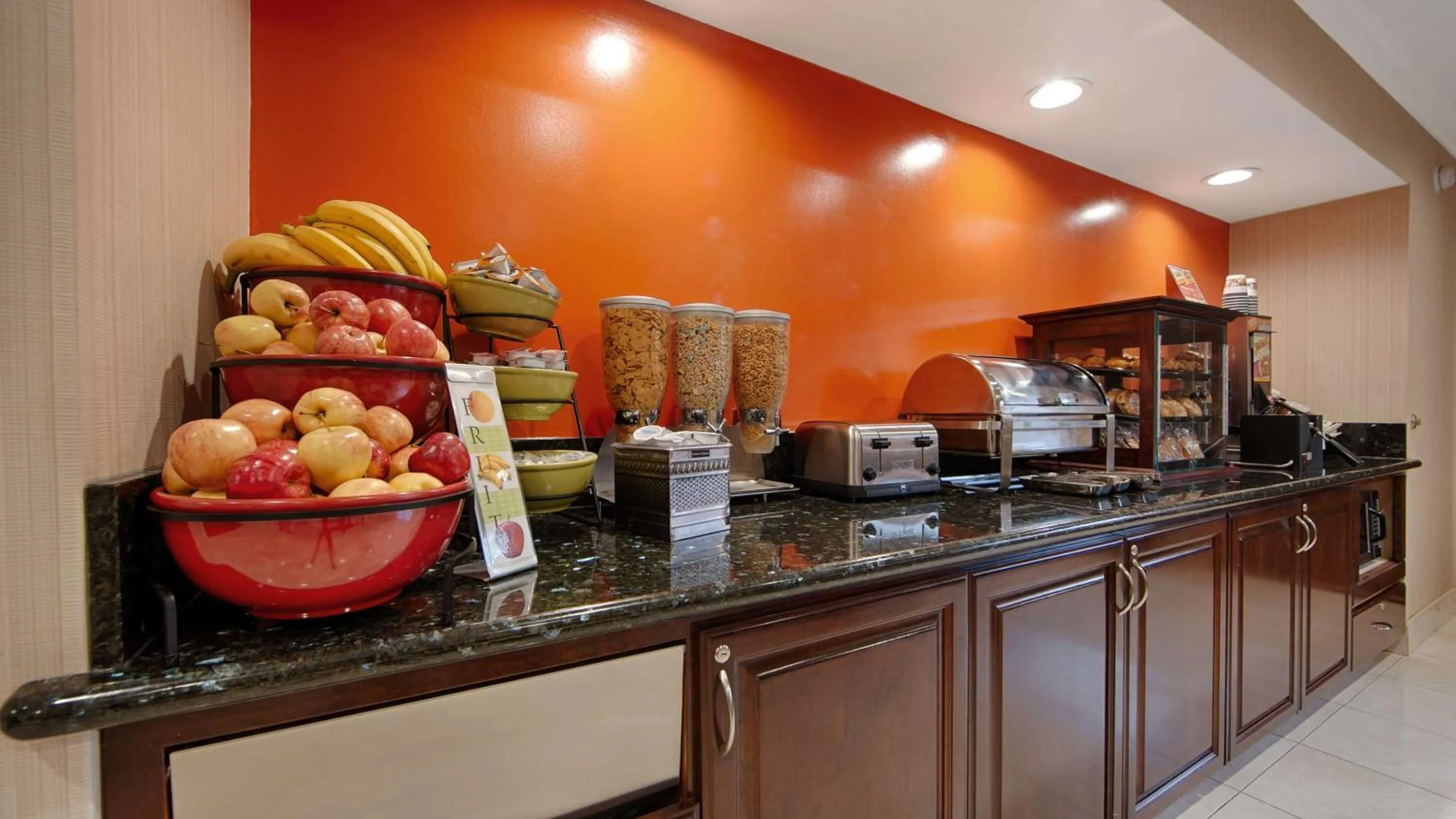 Breakfast in Best Western Pasadena Inn