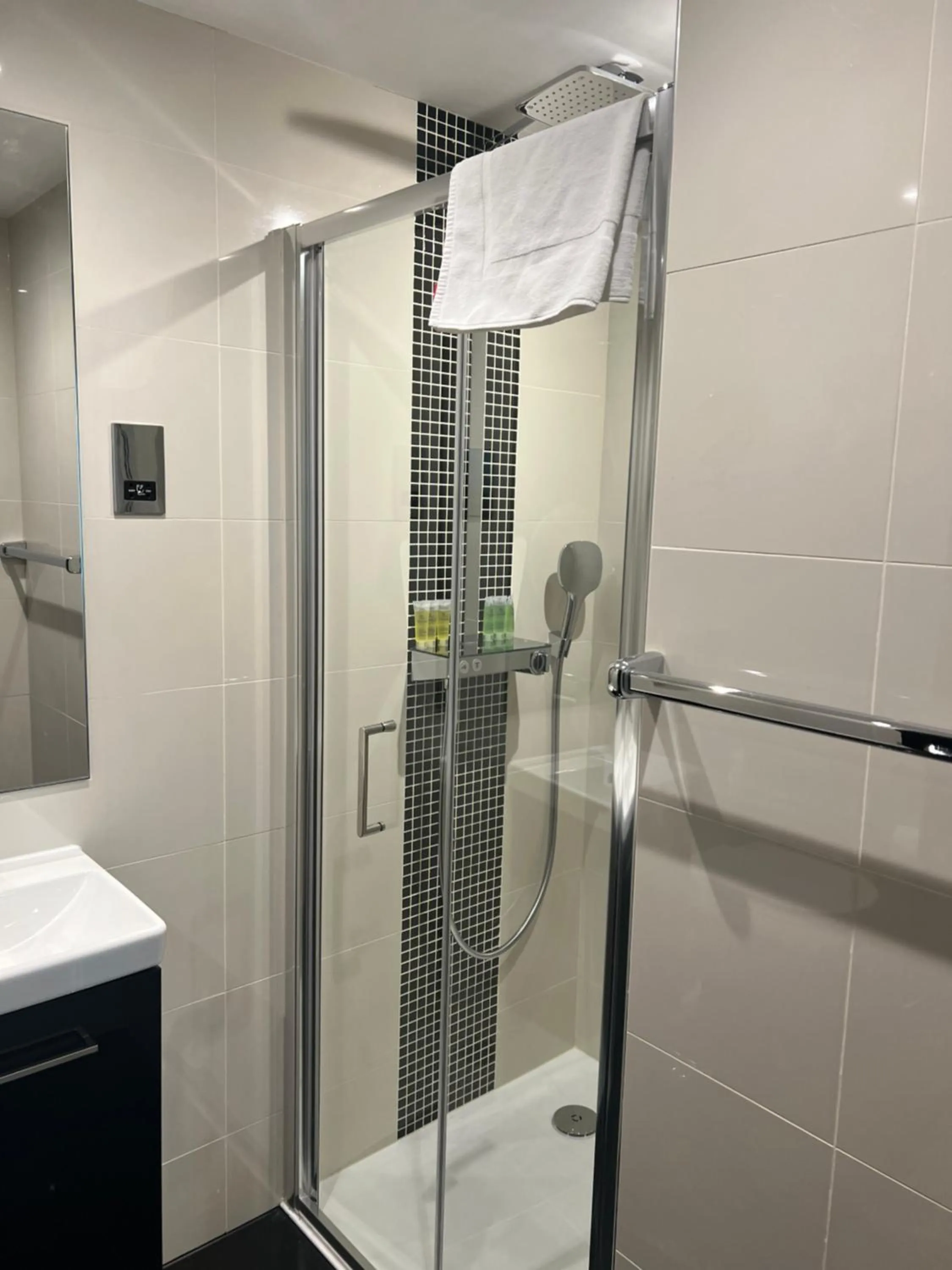 Shower in Hatton Garden Hotel