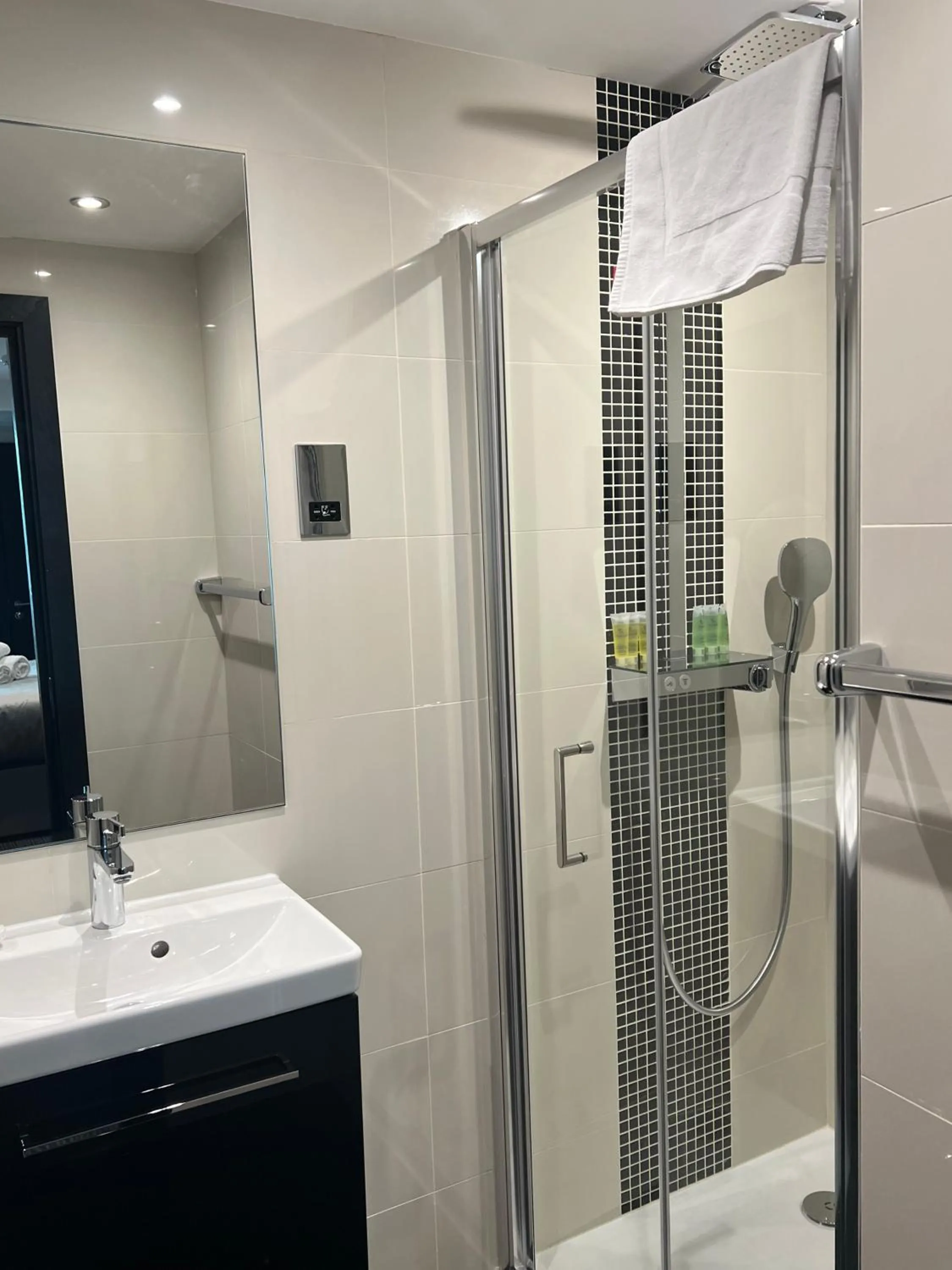 Shower in Hatton Garden Hotel