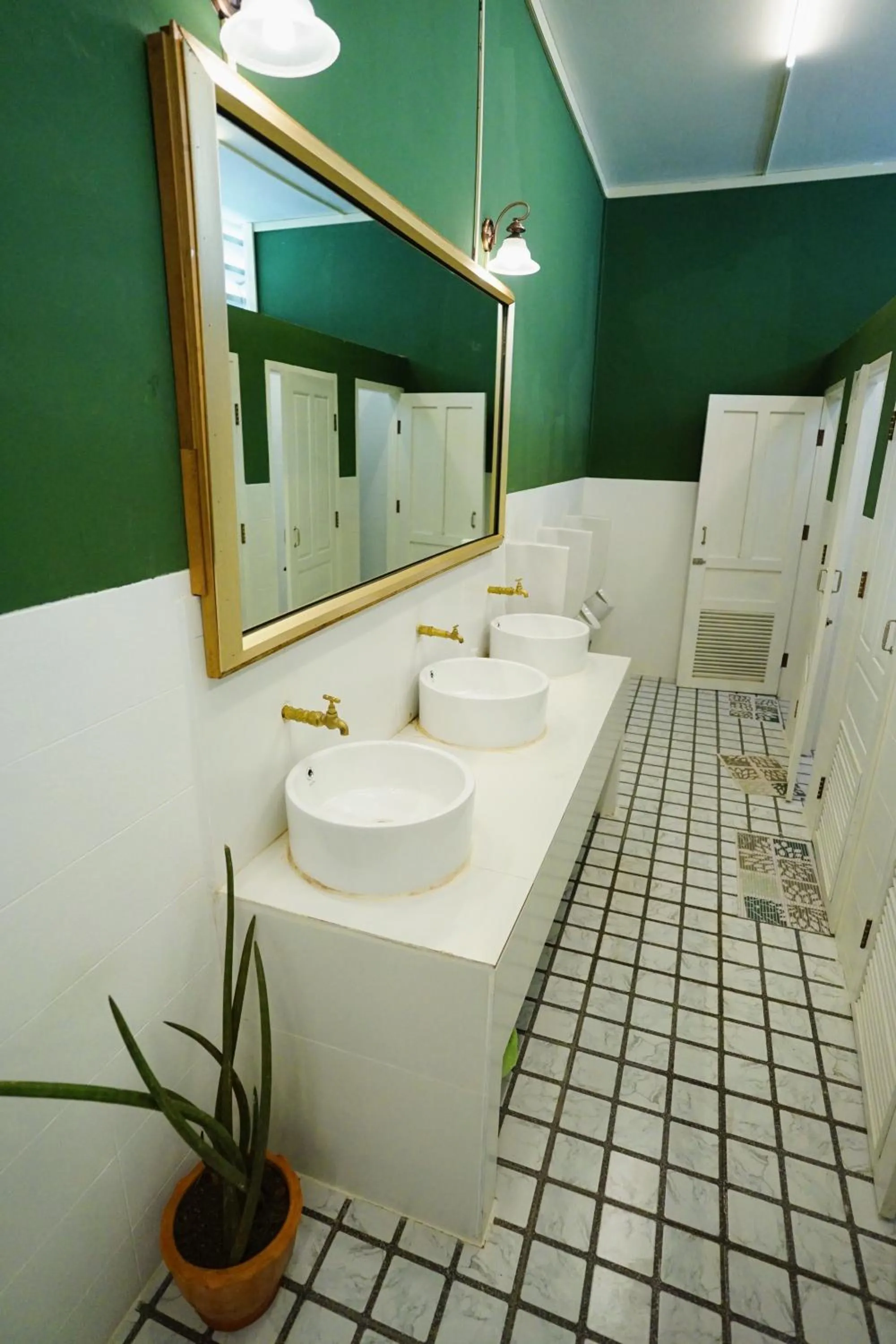 Bathroom in Barn Laos Hostel