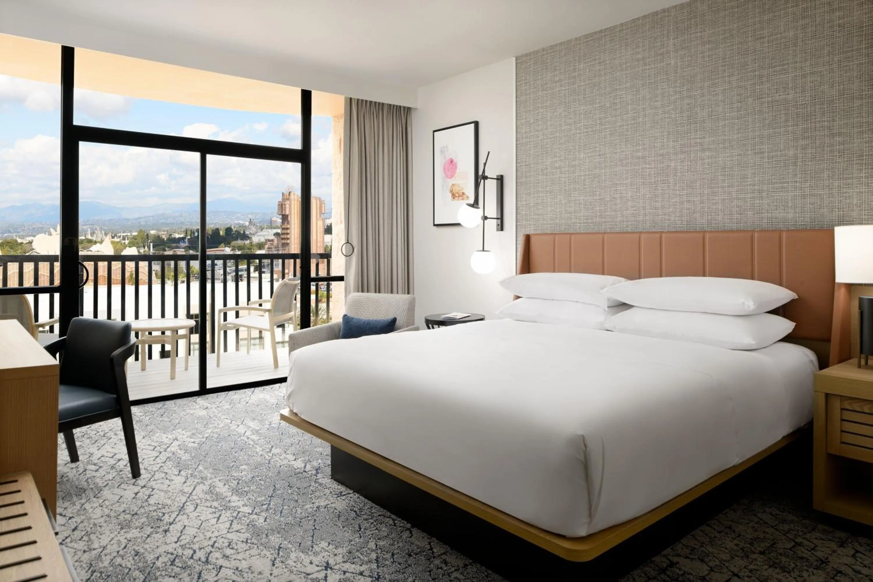 Photo of the whole room, Bed in Sheraton Park Hotel at the Anaheim Resort