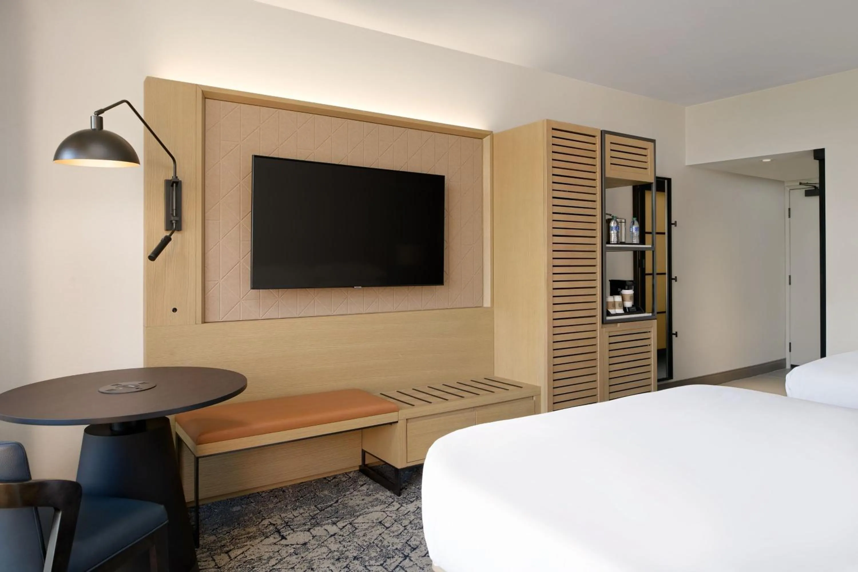 Photo of the whole room, Bed in Sheraton Park Hotel at the Anaheim Resort