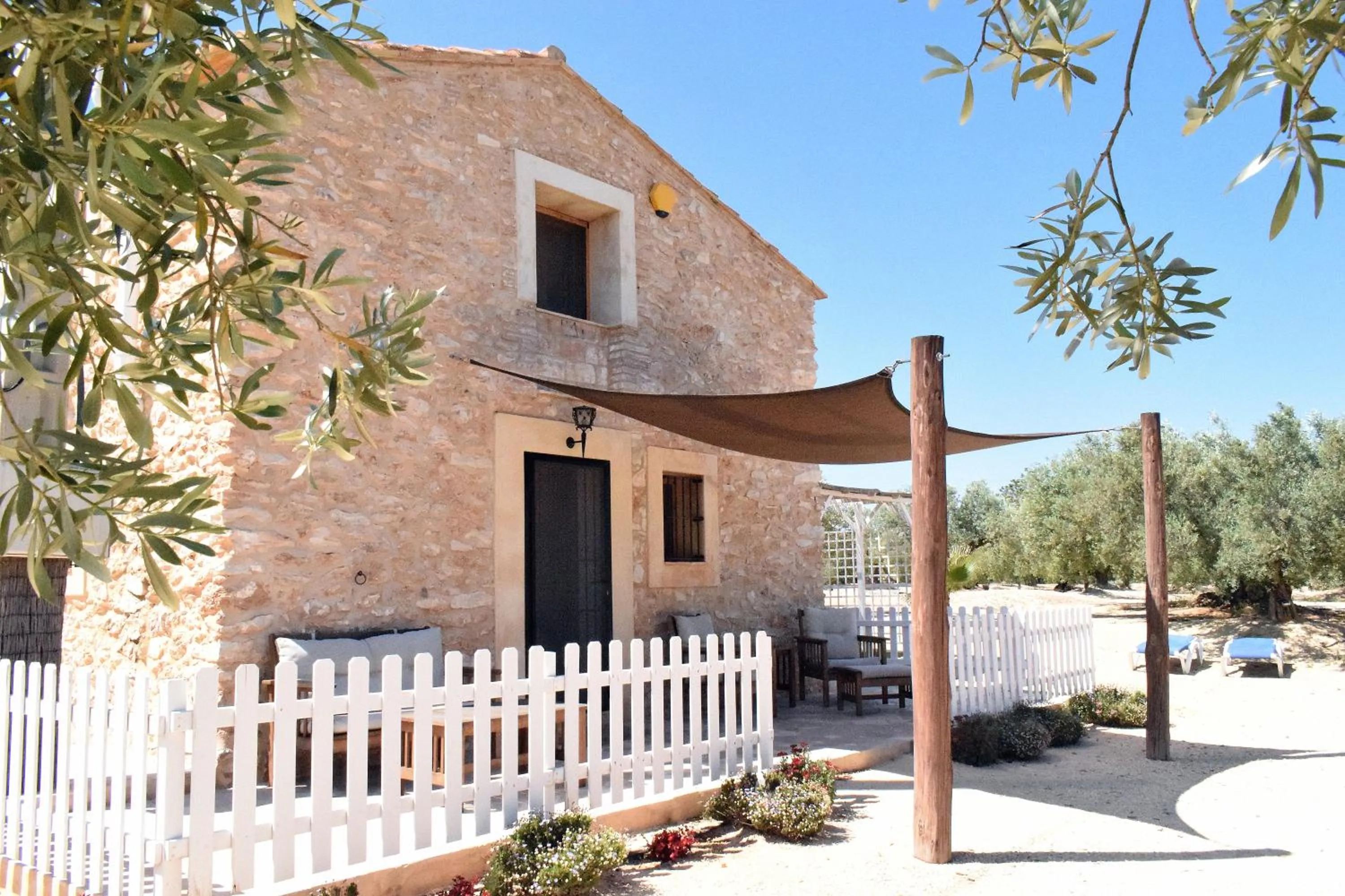 Facade/entrance in Cau d'Amor