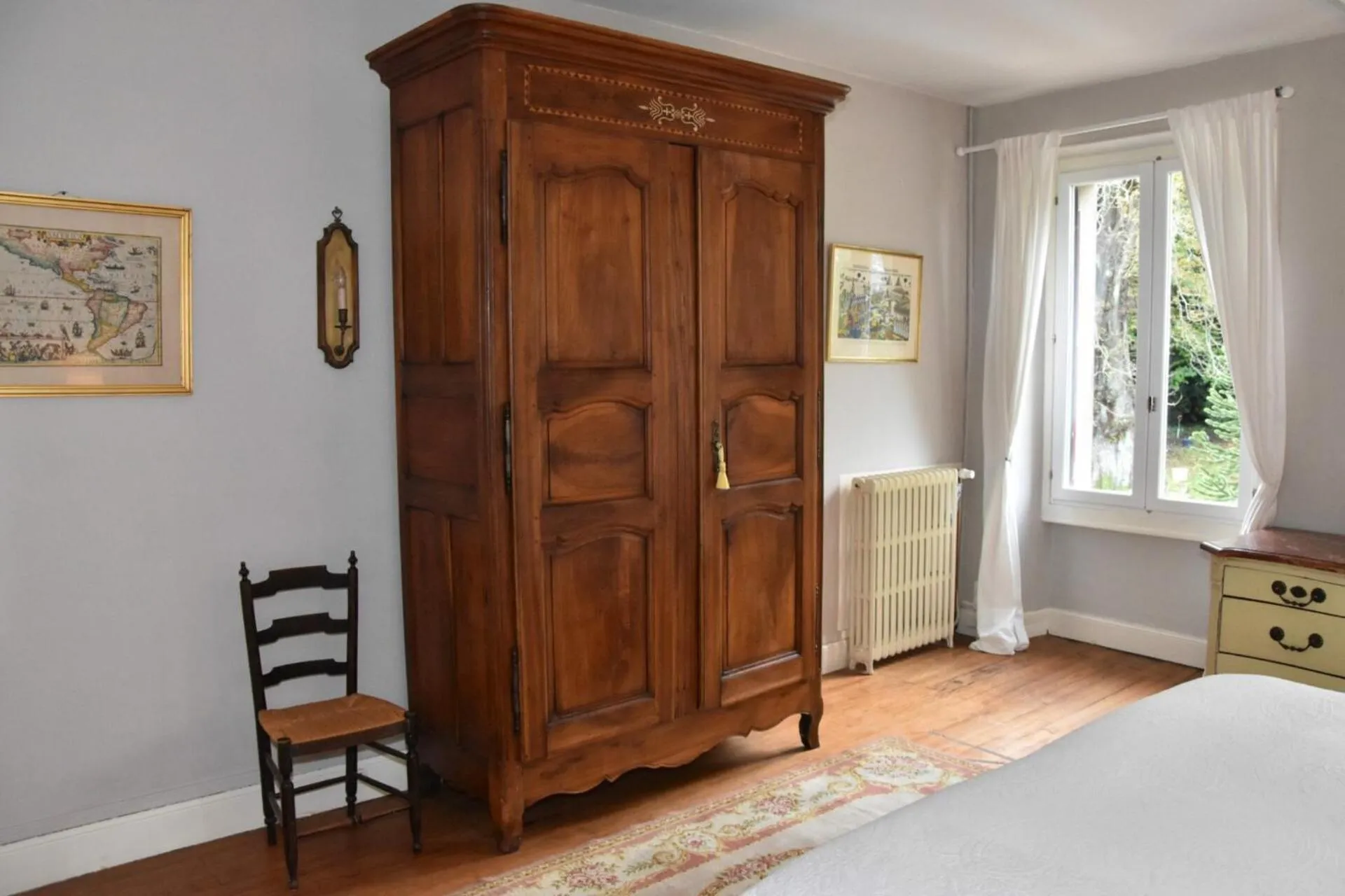 wardrobe, Bed in Residence le Petit Paradis