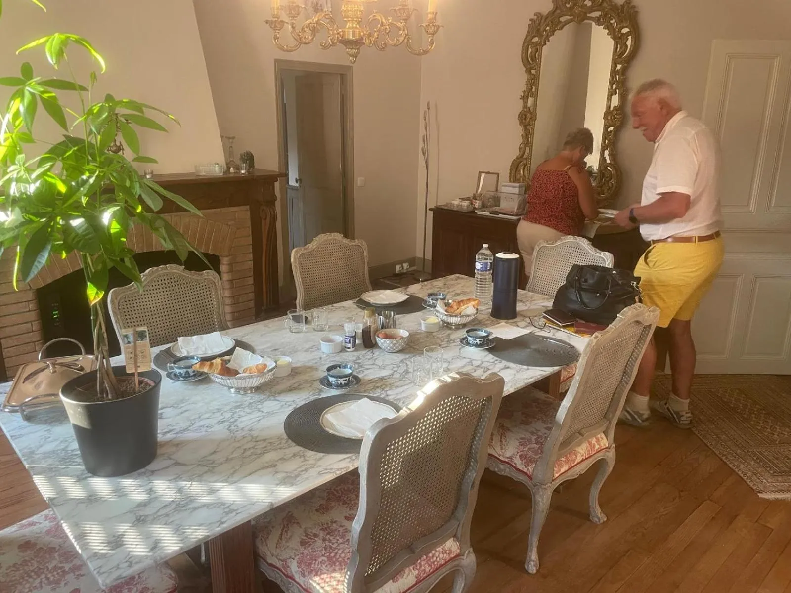 Dining area in Residence le Petit Paradis