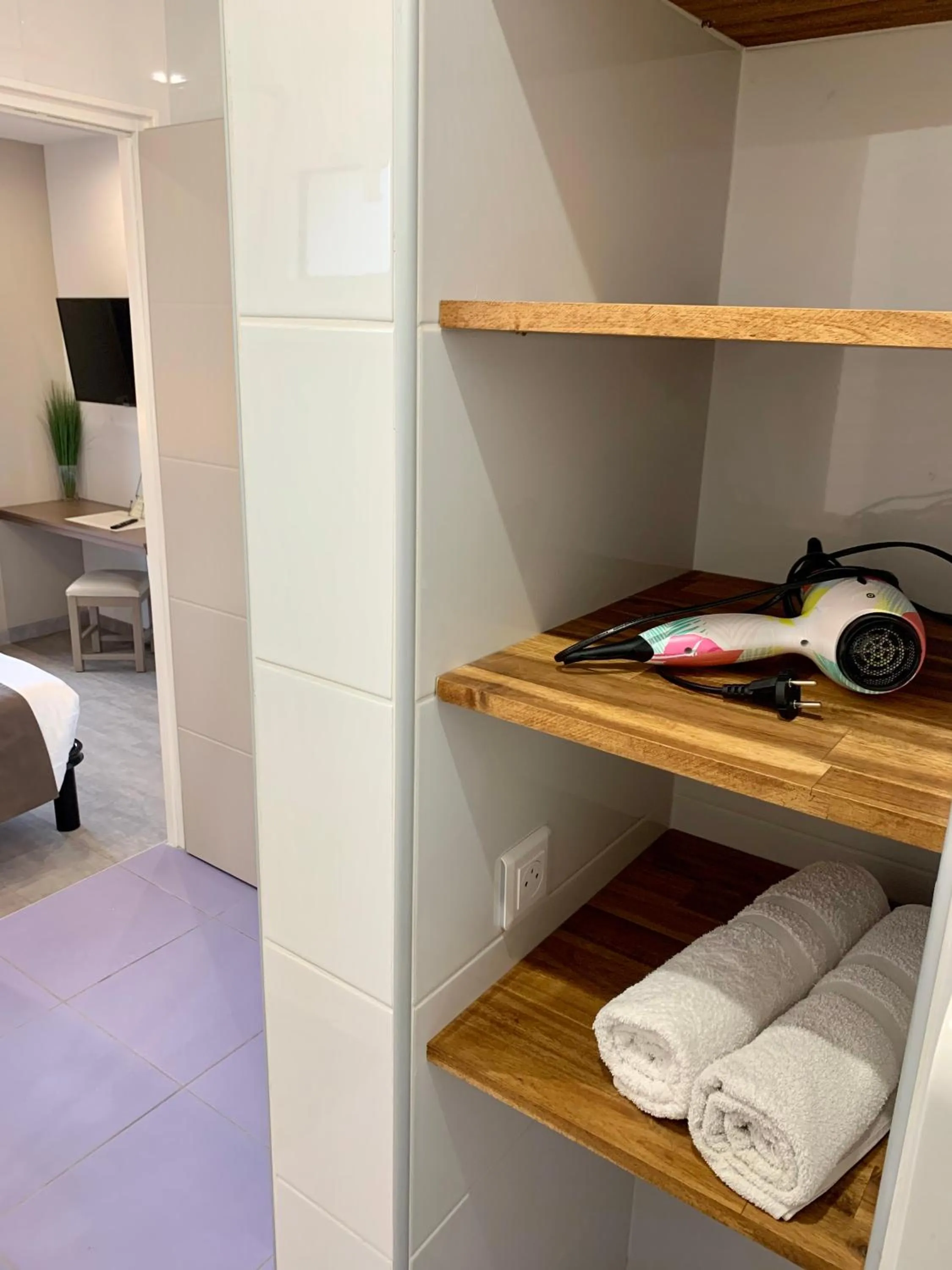 wardrobe in Hôtel Beau Soleil