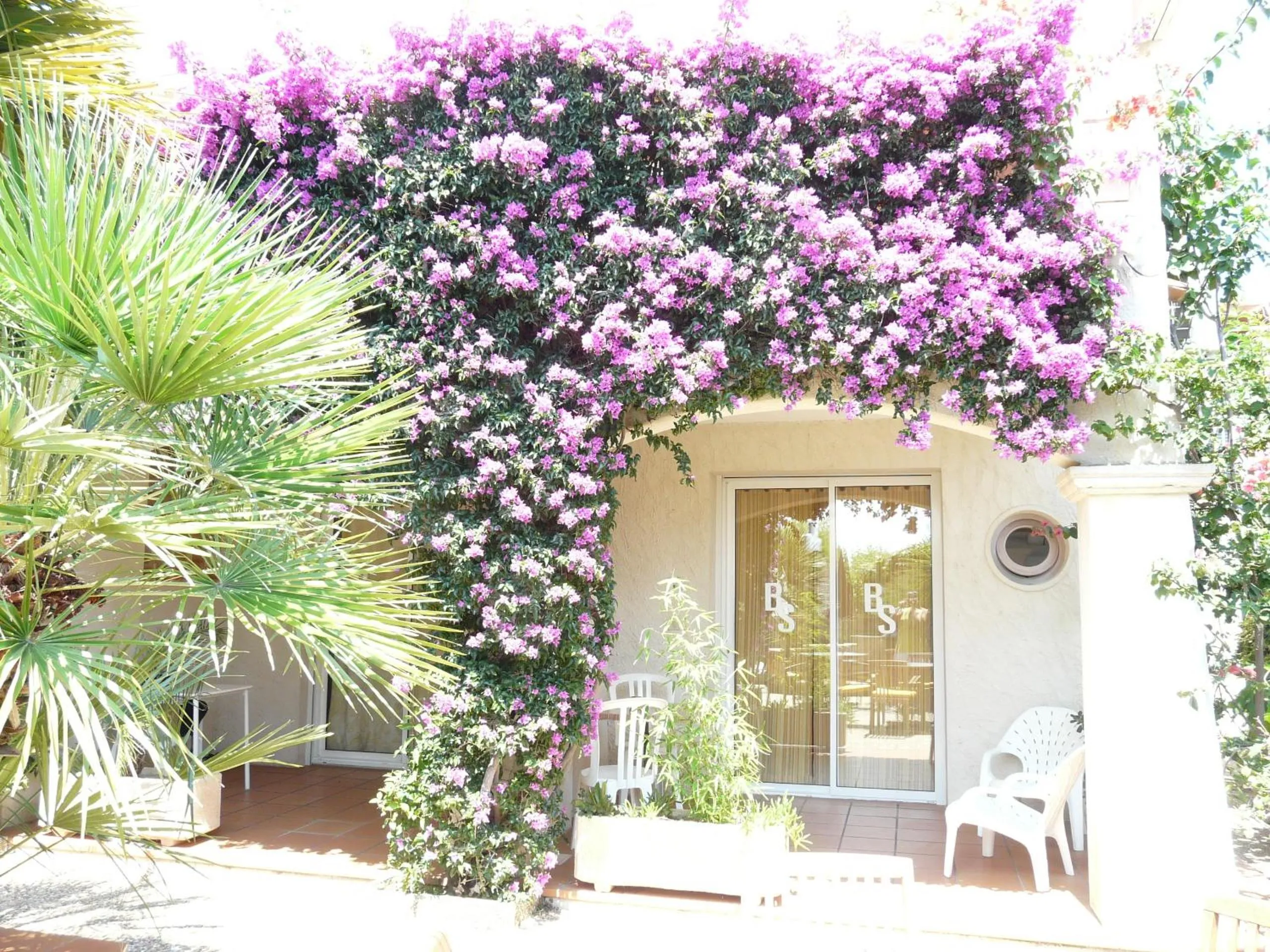 Patio in Hôtel Beau Soleil