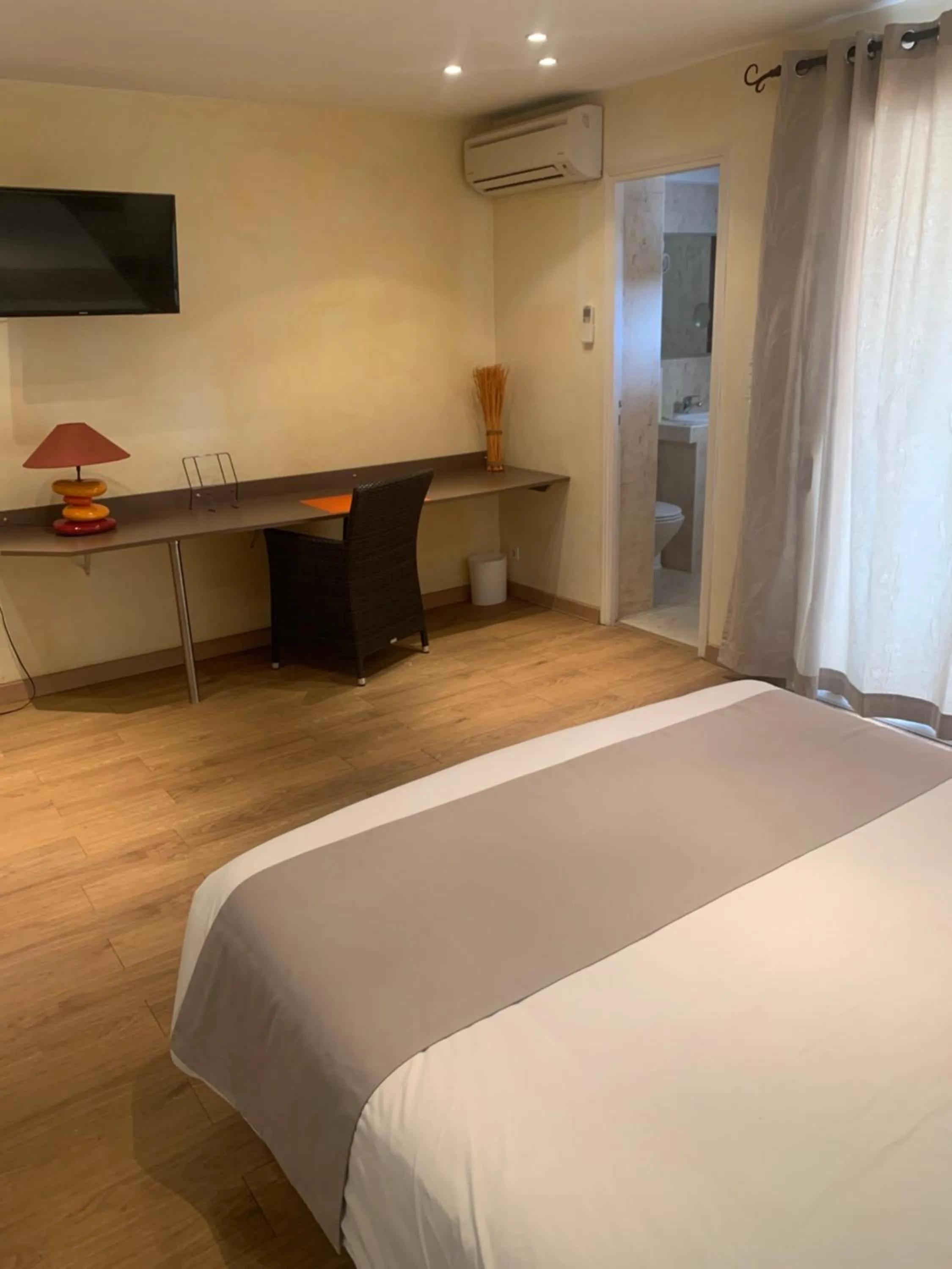 Bed in Hôtel Beau Soleil