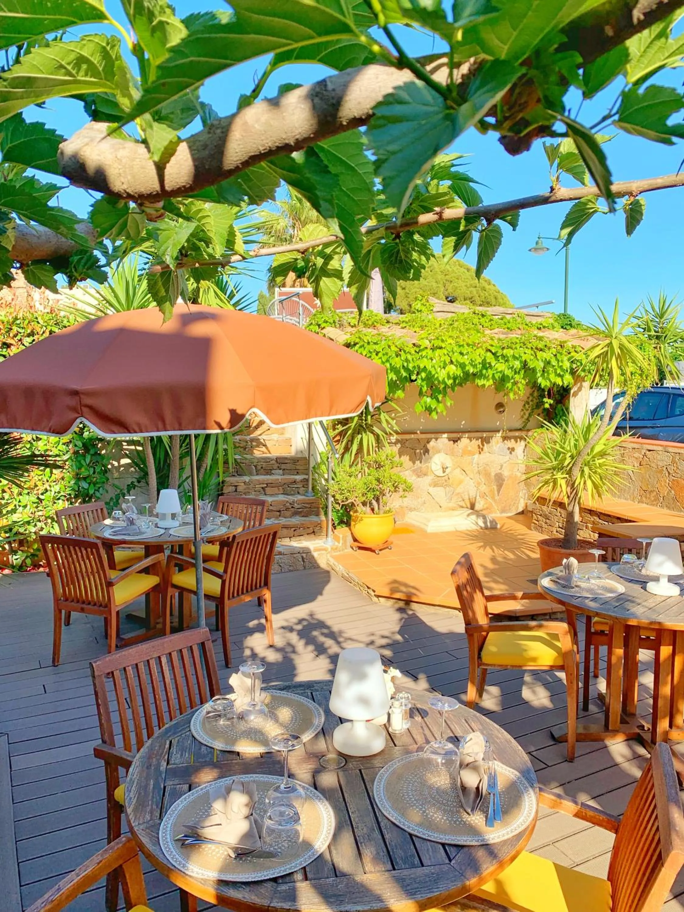 Patio in Hôtel Beau Soleil