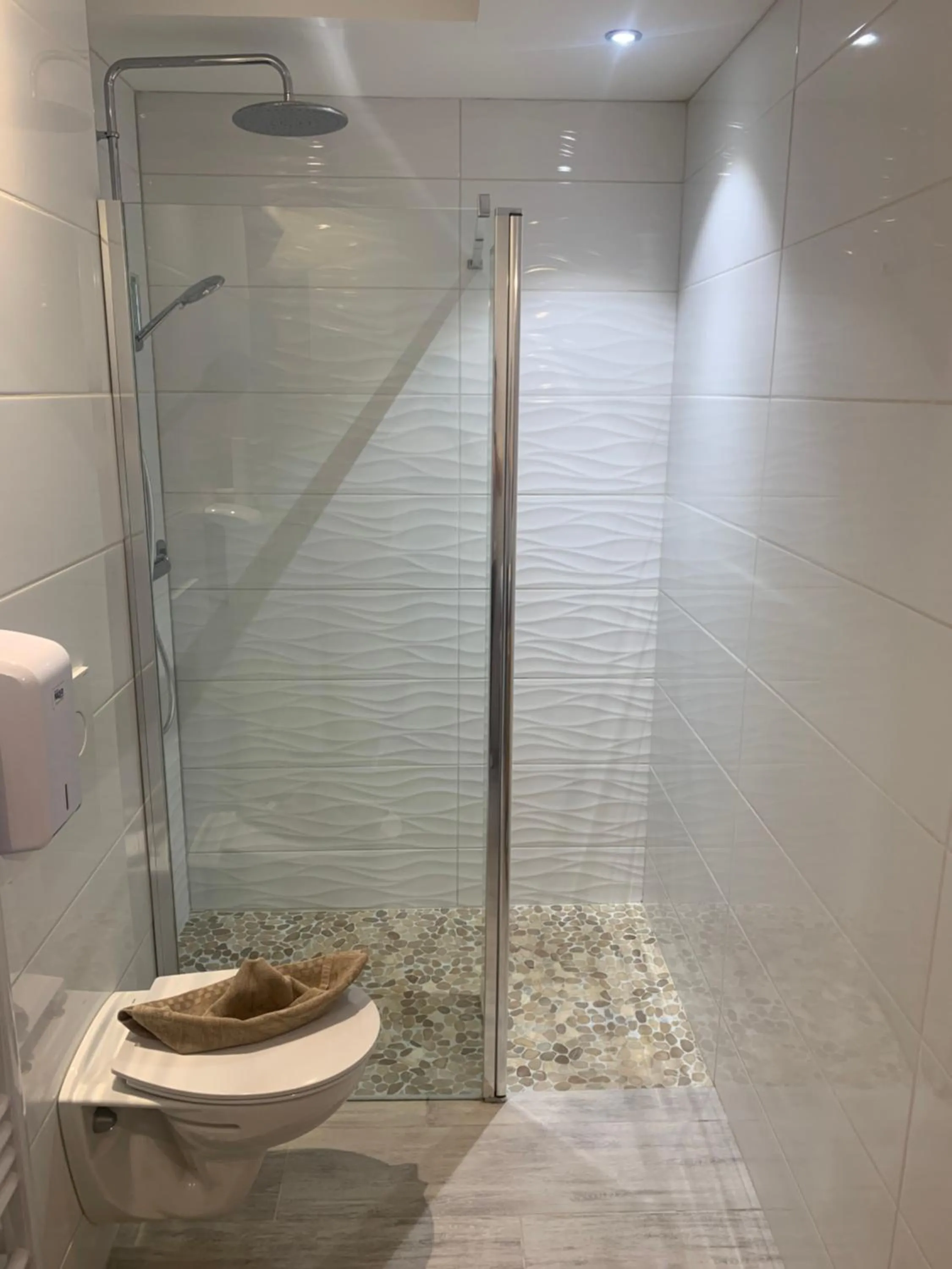 Shower in Hôtel Beau Soleil