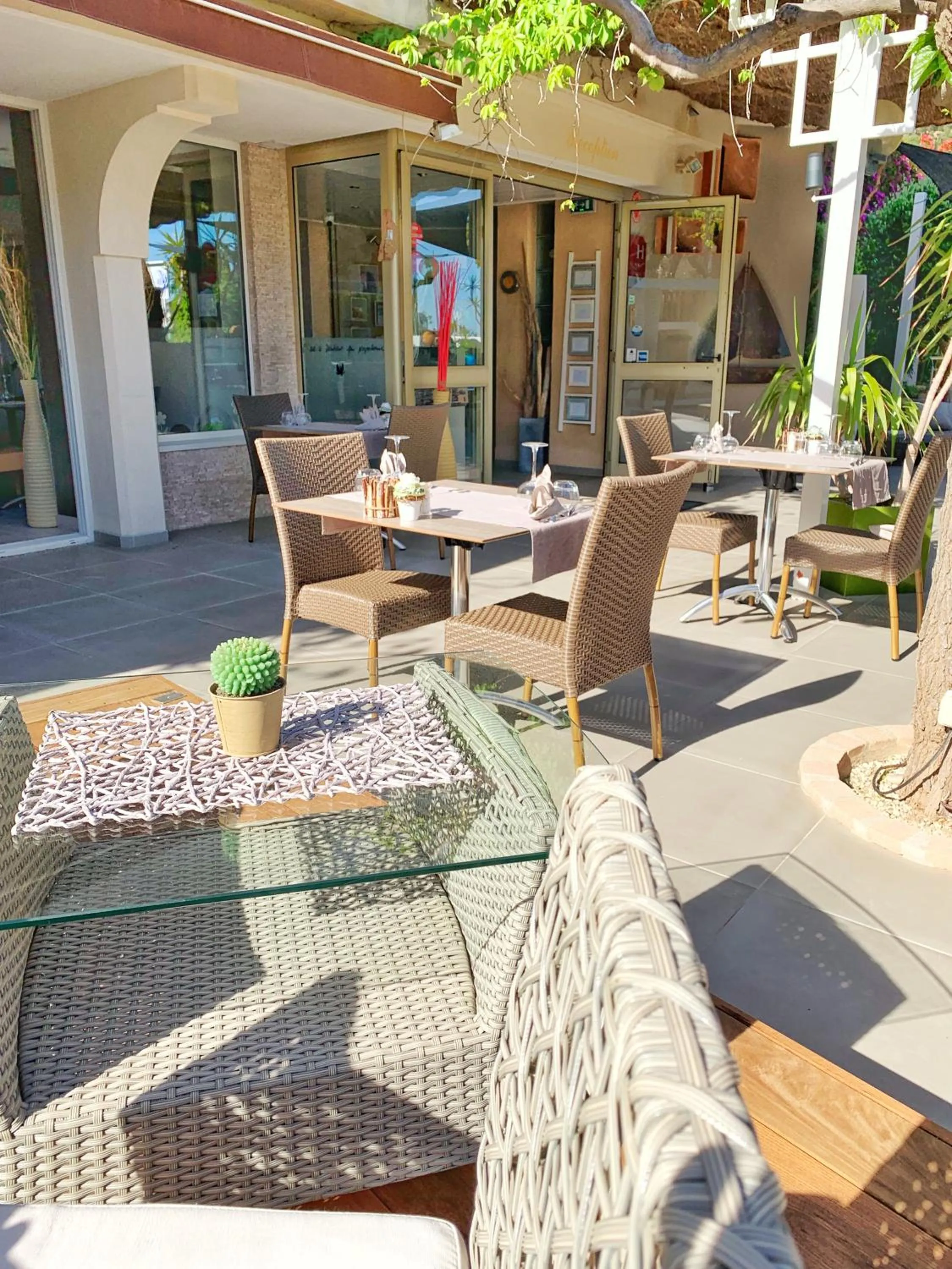 Restaurant/places to eat in Hôtel Beau Soleil