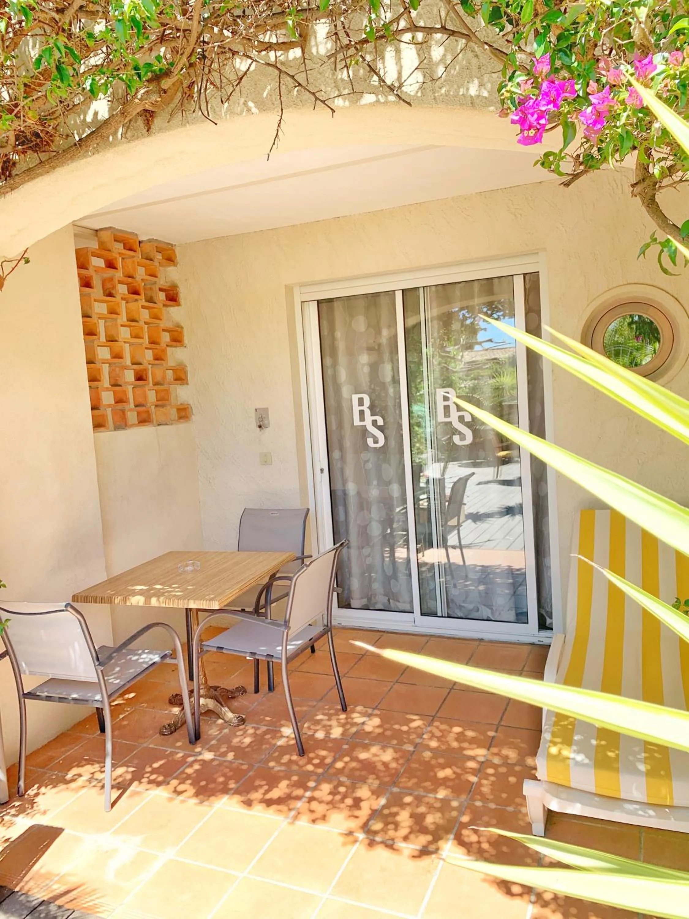 Patio in Hôtel Beau Soleil