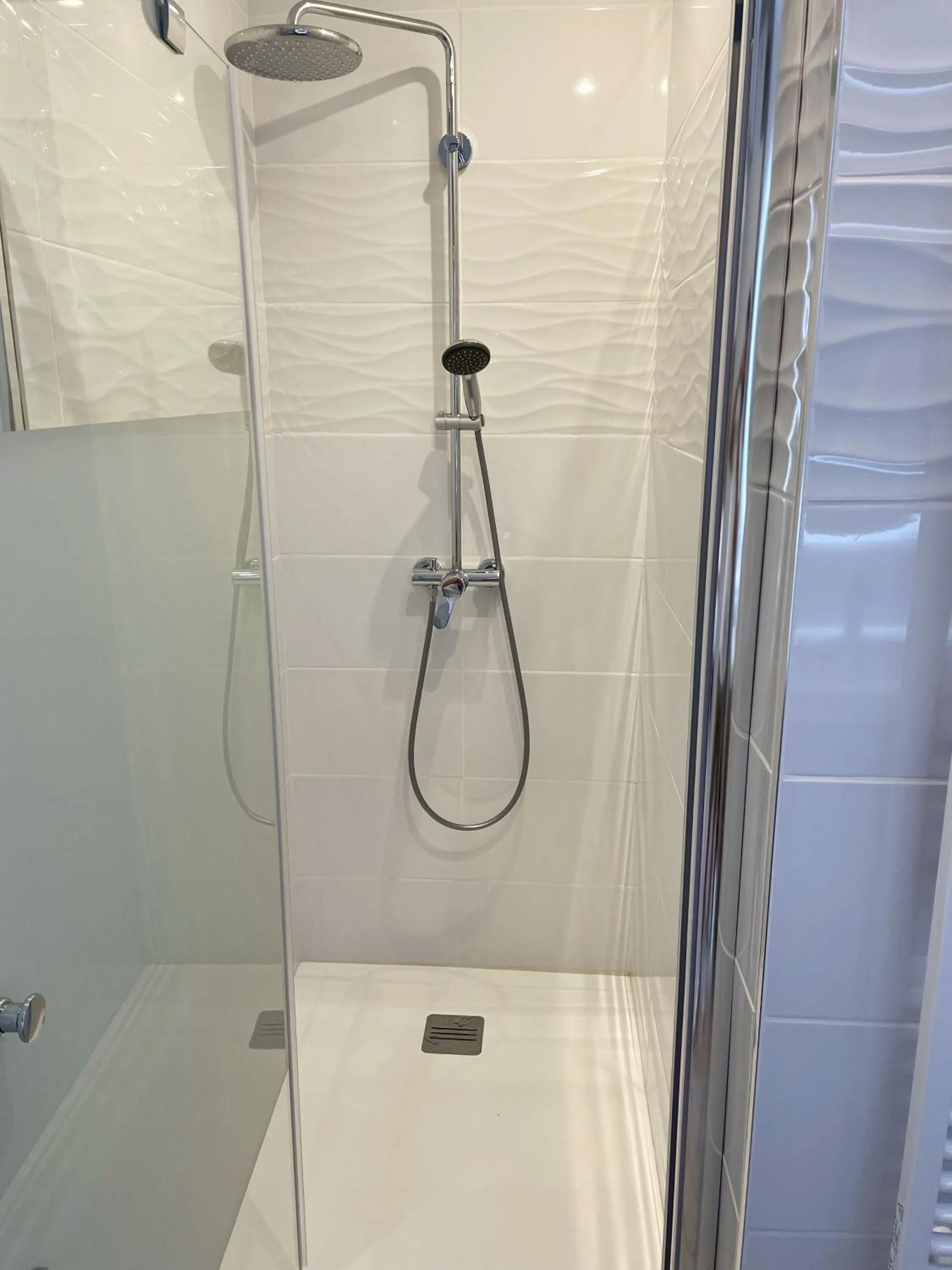 Shower in Hôtel Beau Soleil
