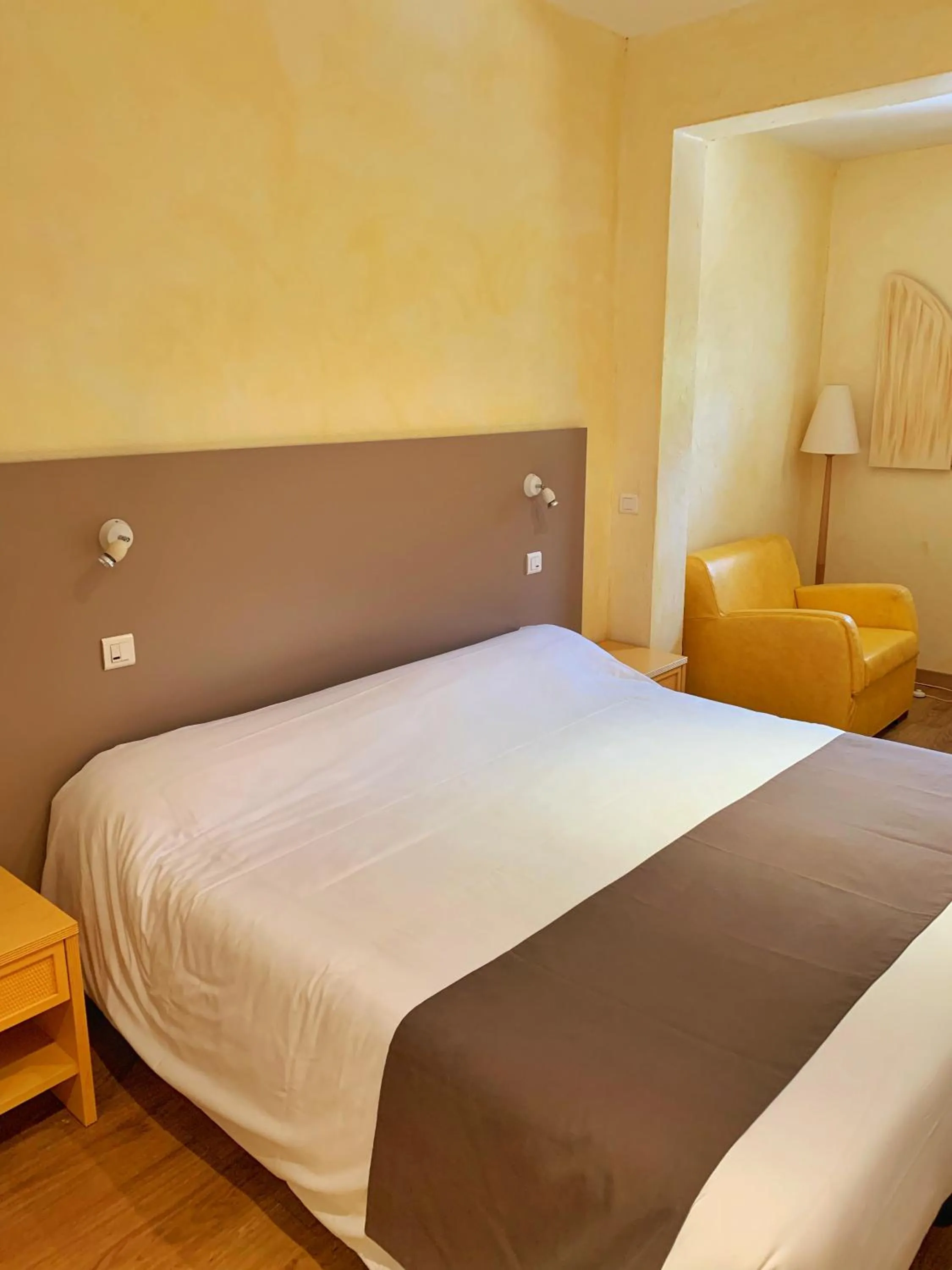 Bed in Hôtel Beau Soleil