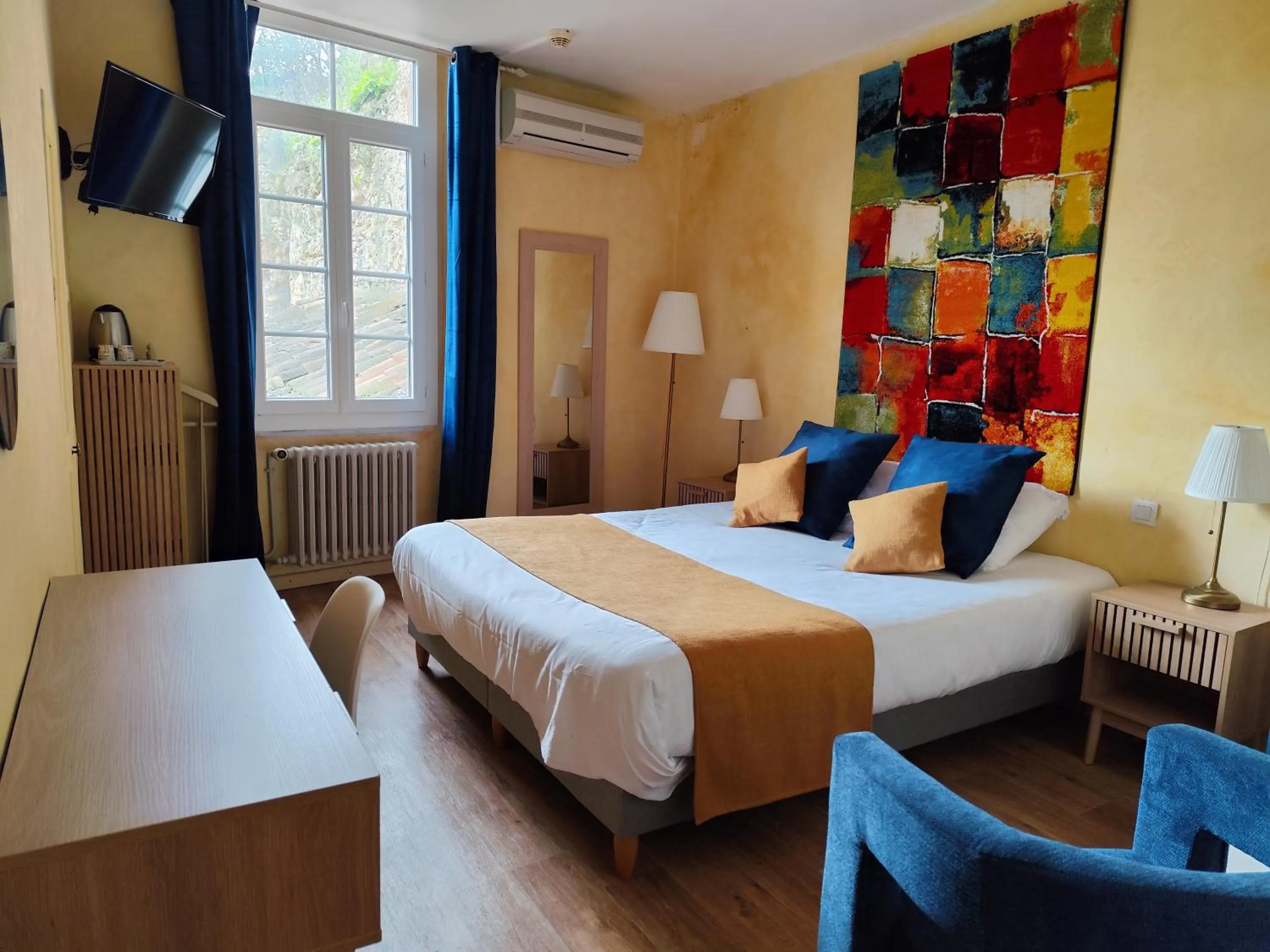 Bed in Hôtel Saint Jean