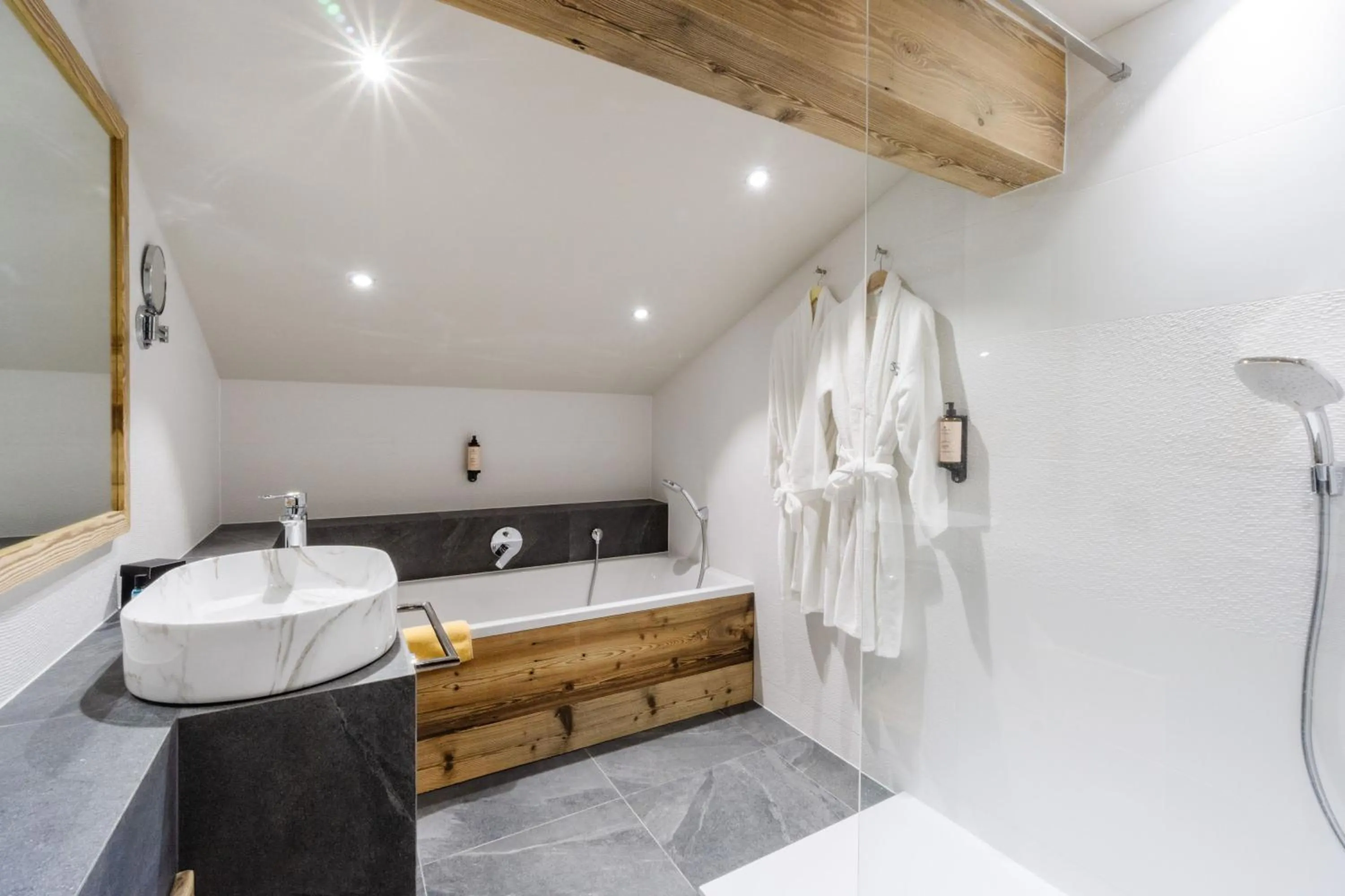 Shower in Les Gentianettes Hotel & Spa