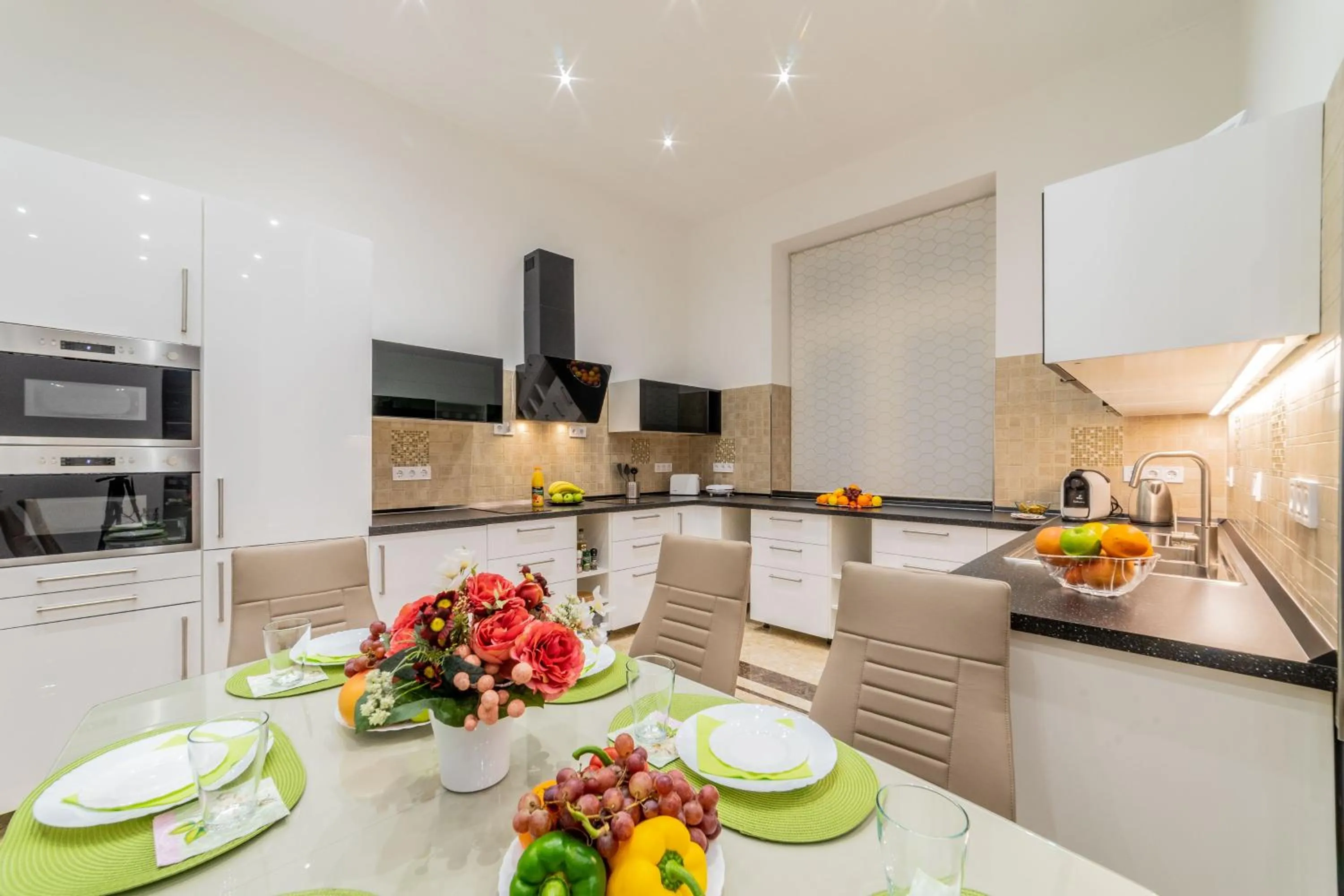 Dining area in Global Suites Budapest