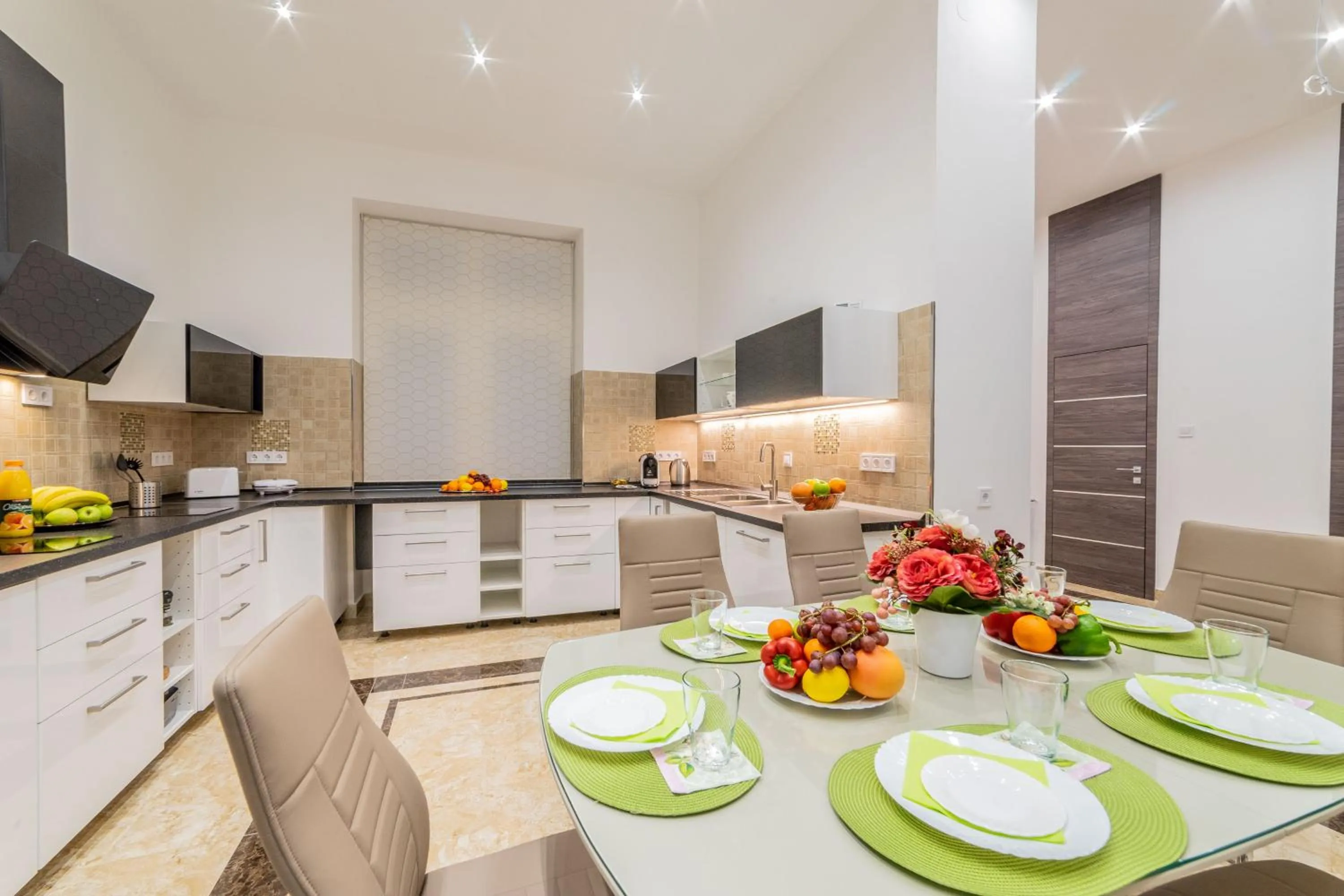 Dining area in Global Suites Budapest