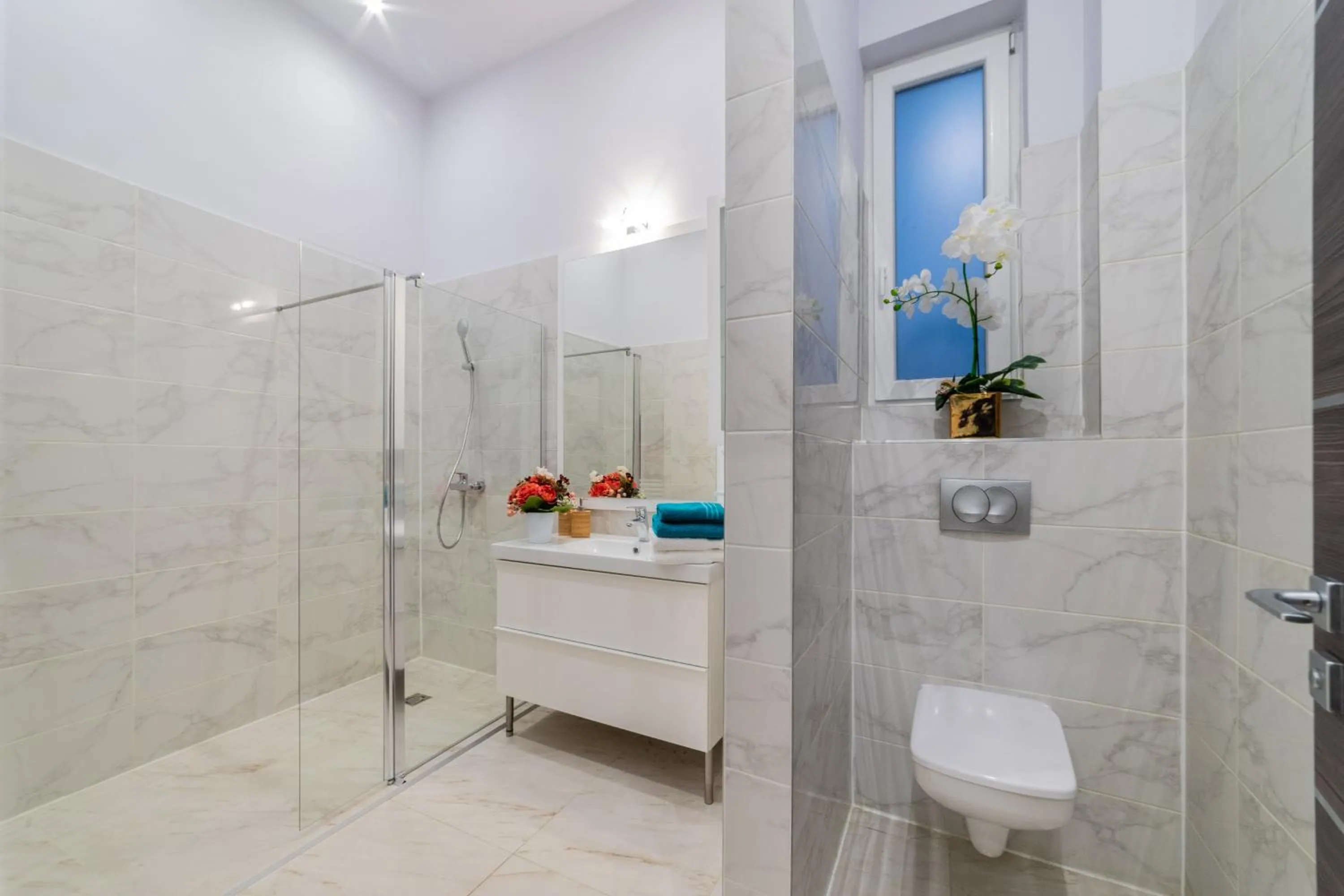 Toilet in Global Suites Budapest