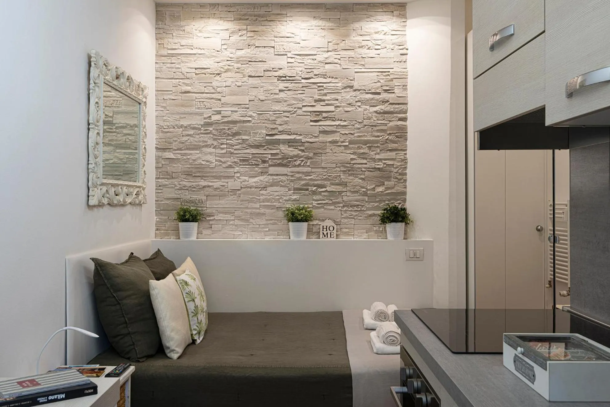 Bed in DESIGN DISTRICT- NAVIGLI Mini Appartamento Via Tortona 66