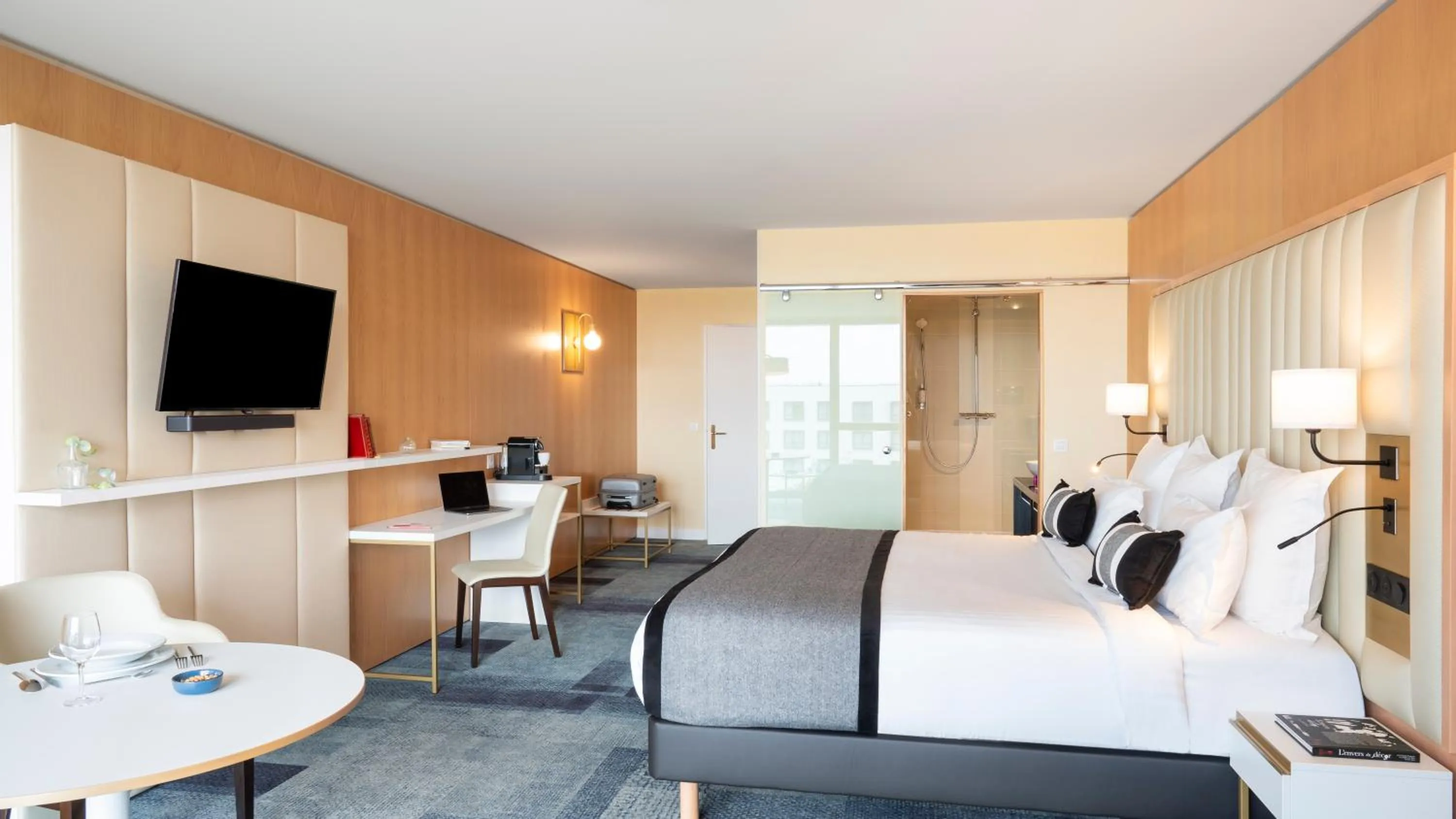 Property building, Bed in Residhome Suites Paris Sénart