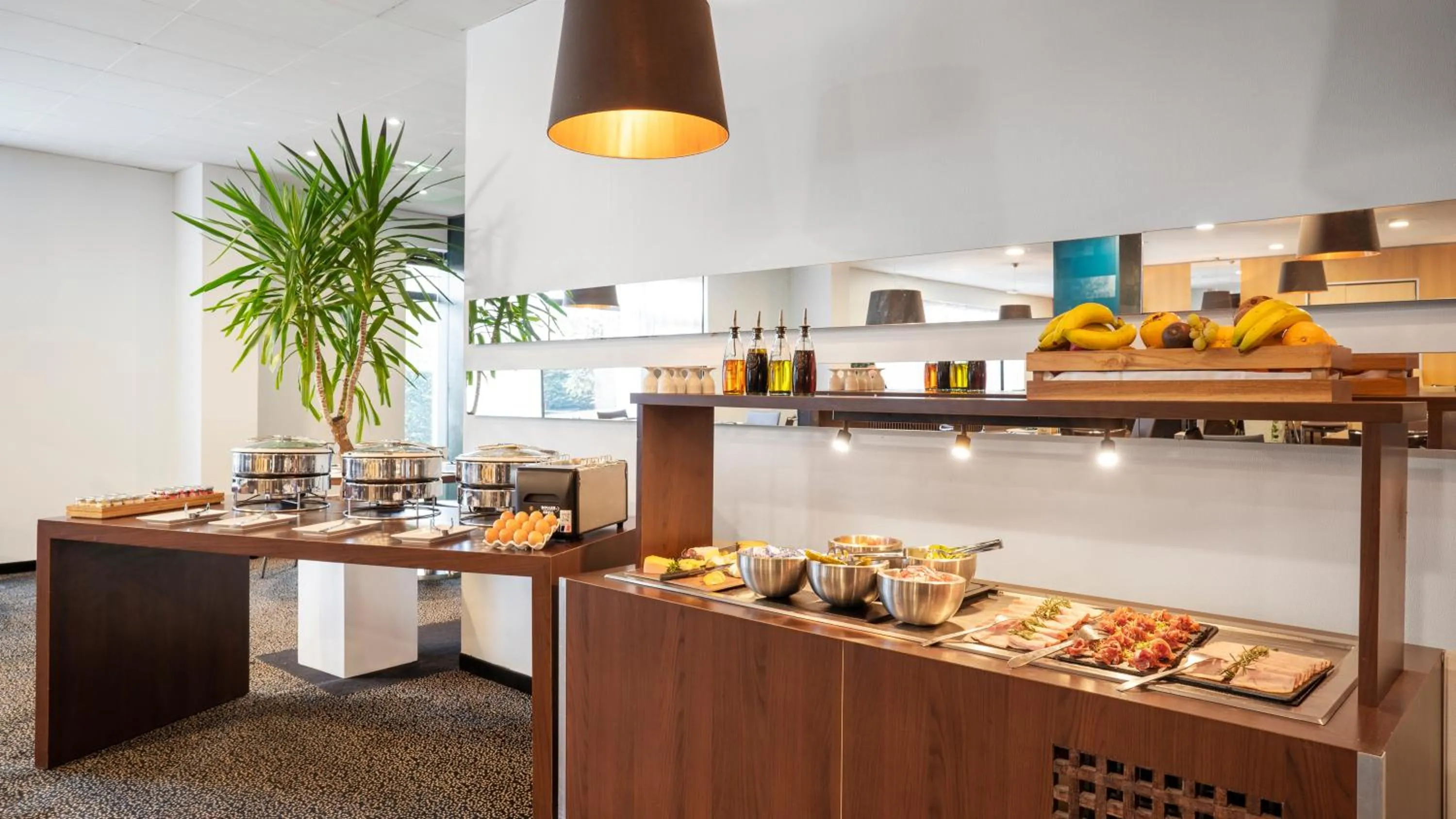 Restaurant/places to eat in Residhome Suites Paris Sénart