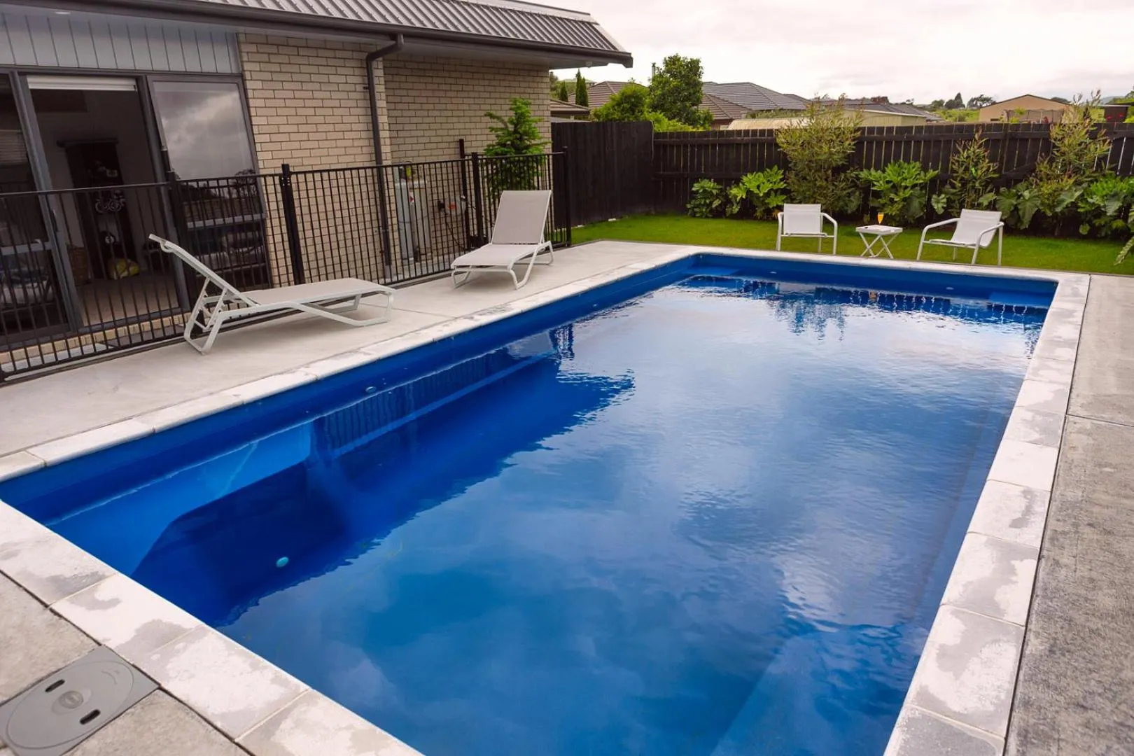 Swimming pool in Parkside Boutique Lodge