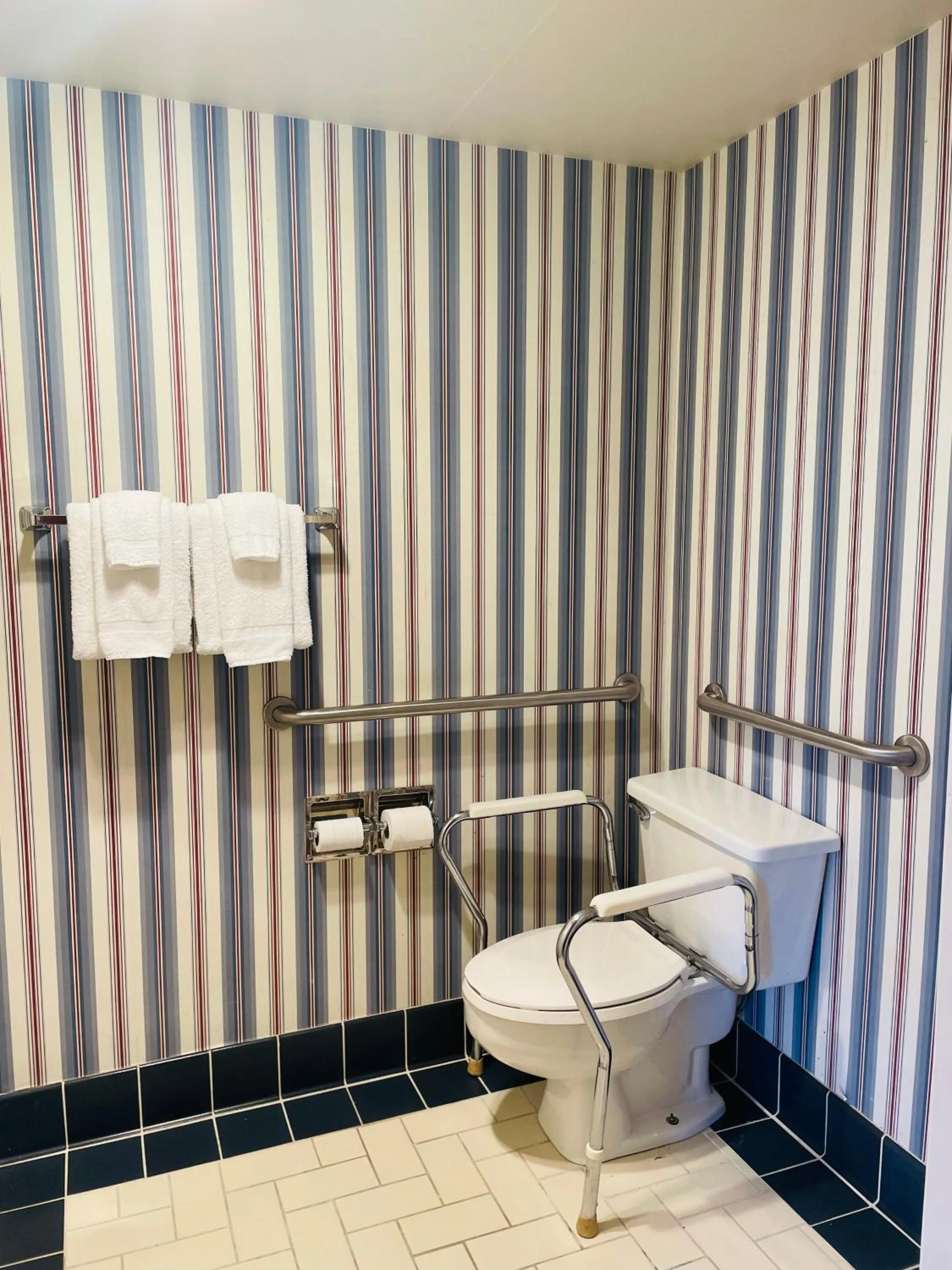 Bathroom in America's Best Value Inn Sandpoint