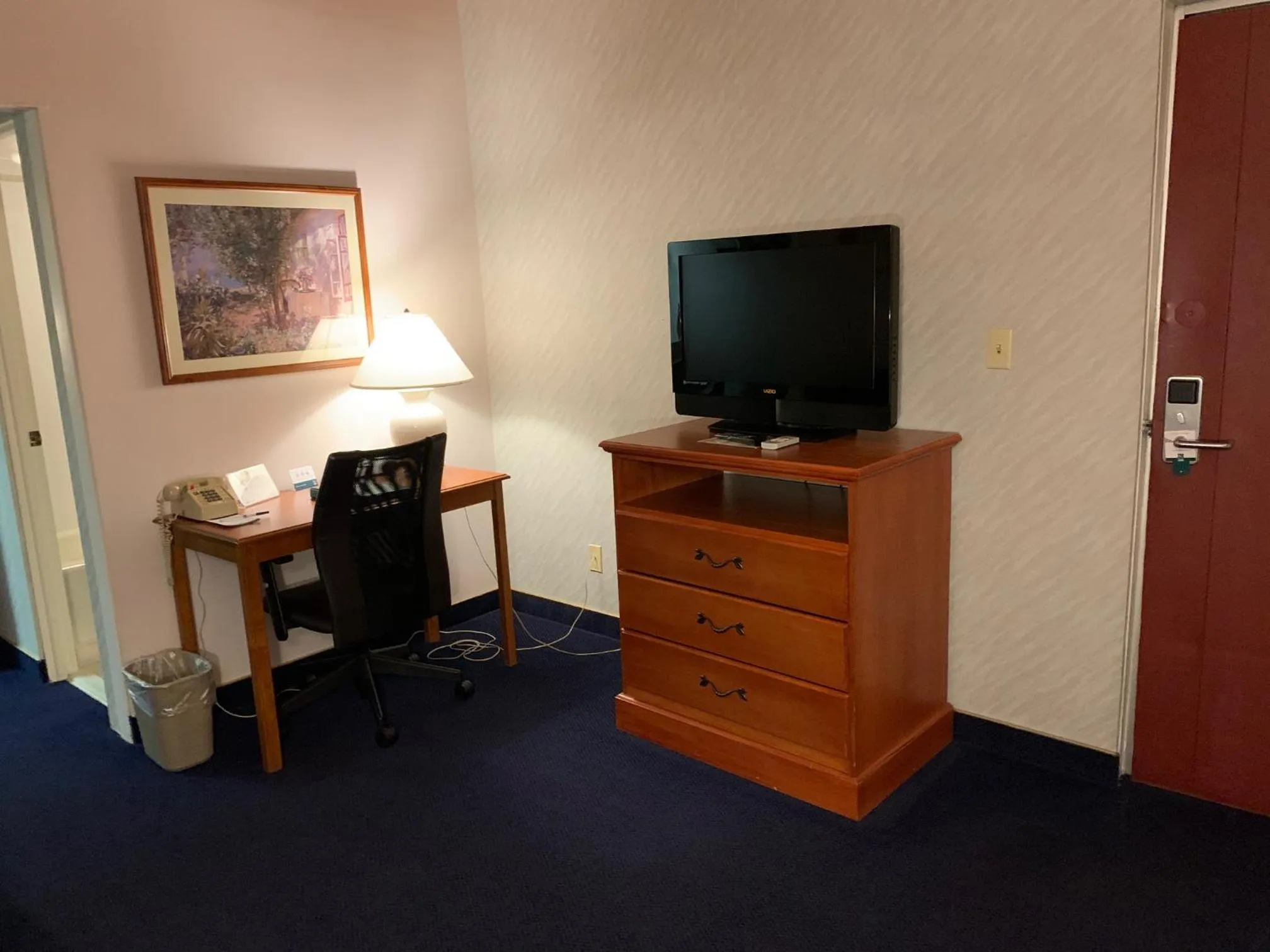 TV and multimedia in America's Best Value Inn Sandpoint
