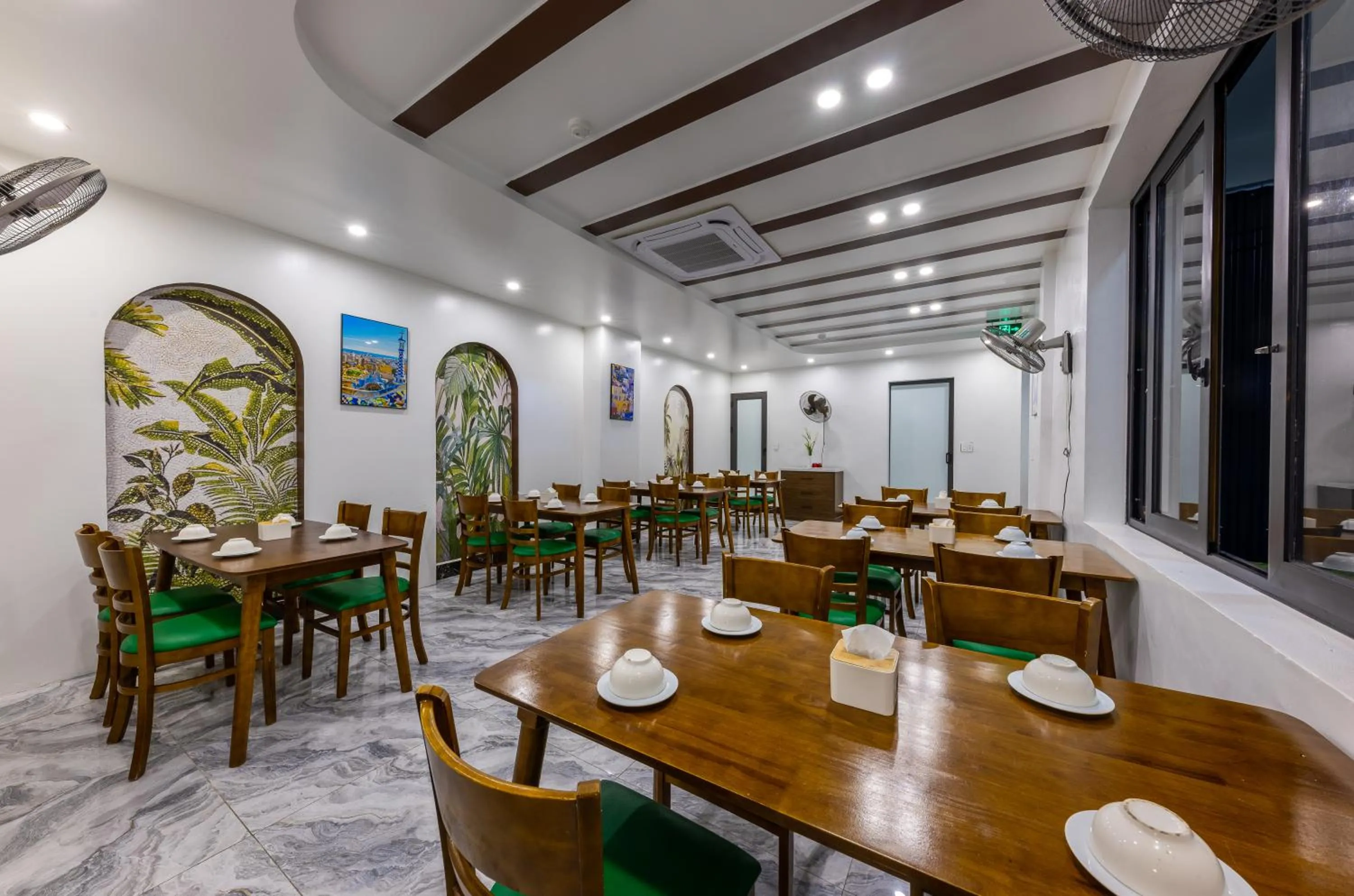 Restaurant/places to eat in Cat Ba Green Pearl Hotel
