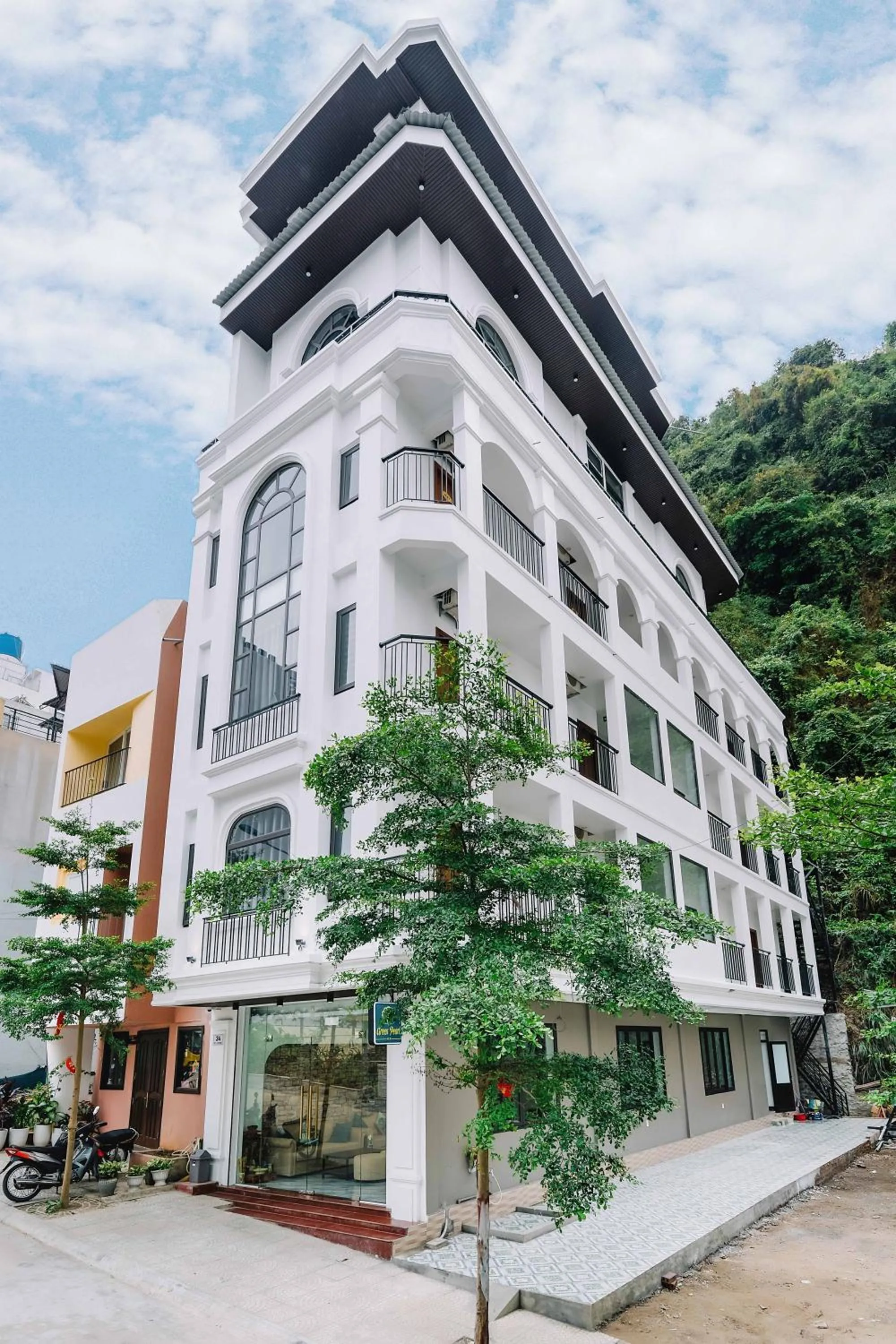 Property building in Cat Ba Green Pearl Hotel
