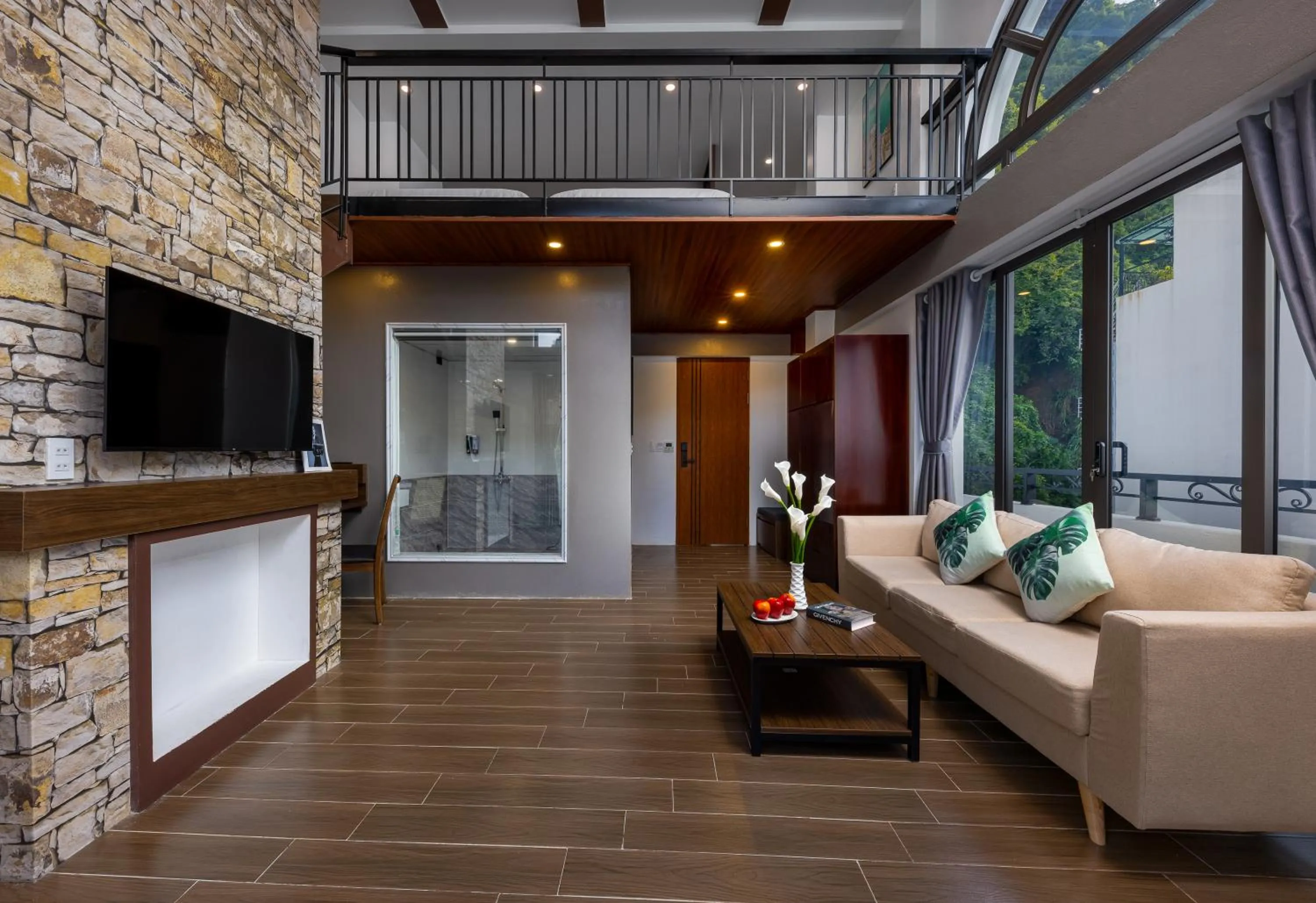 Communal lounge/ TV room in Cat Ba Green Pearl Hotel