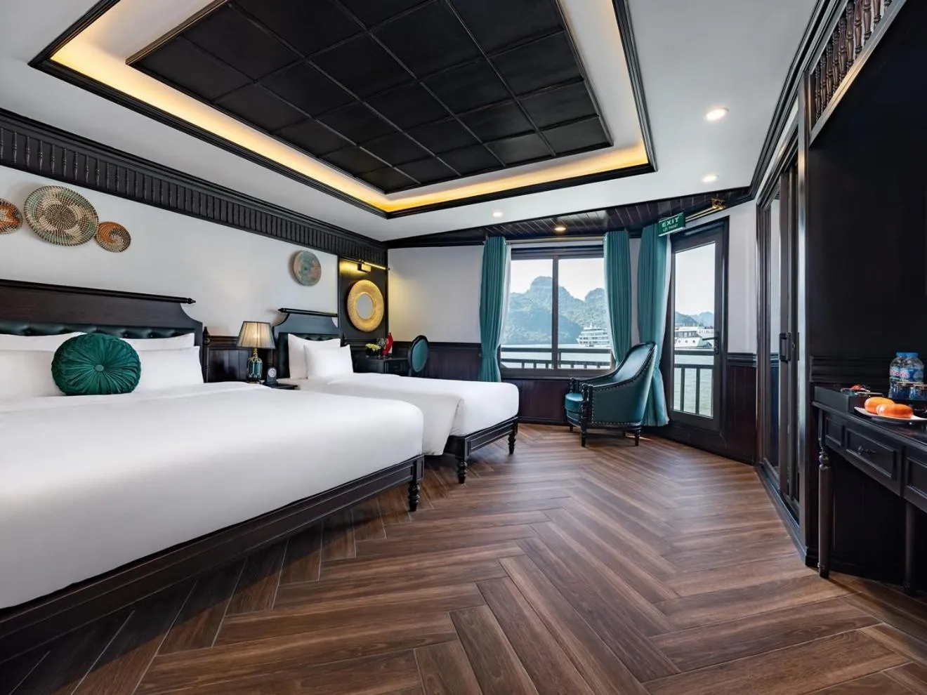 Bedroom, Bed in Rita Cruise