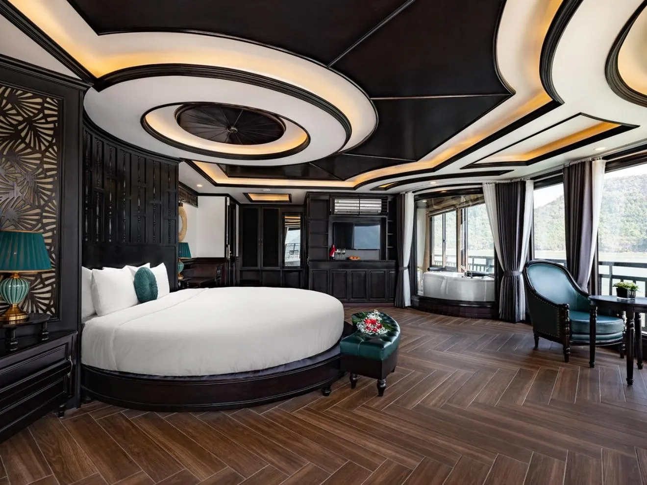 Bedroom, Bed in Rita Cruise