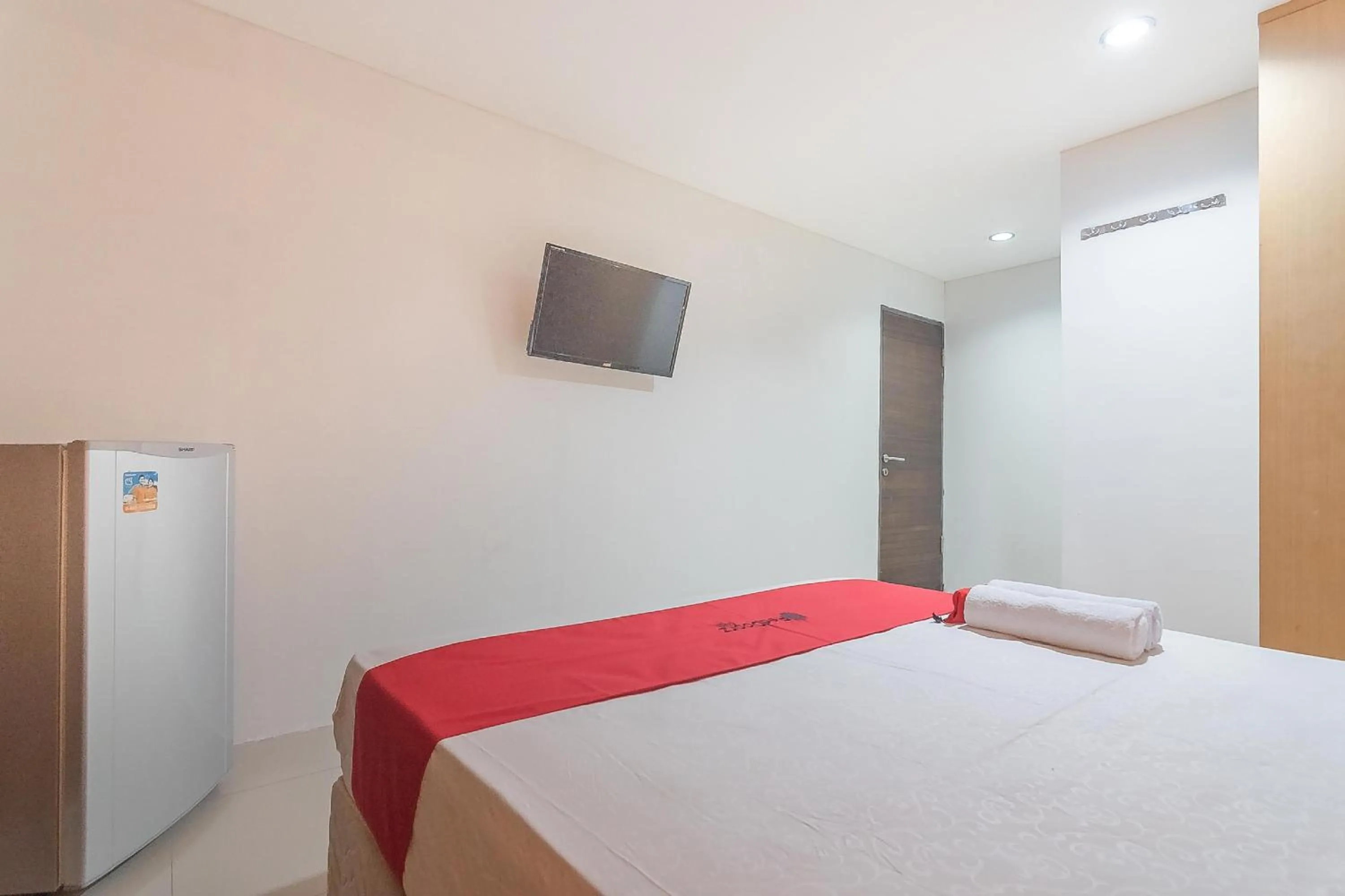 Bedroom, Bed in RedDoorz Plus near Sepinggan Airport 3 Balikpapan