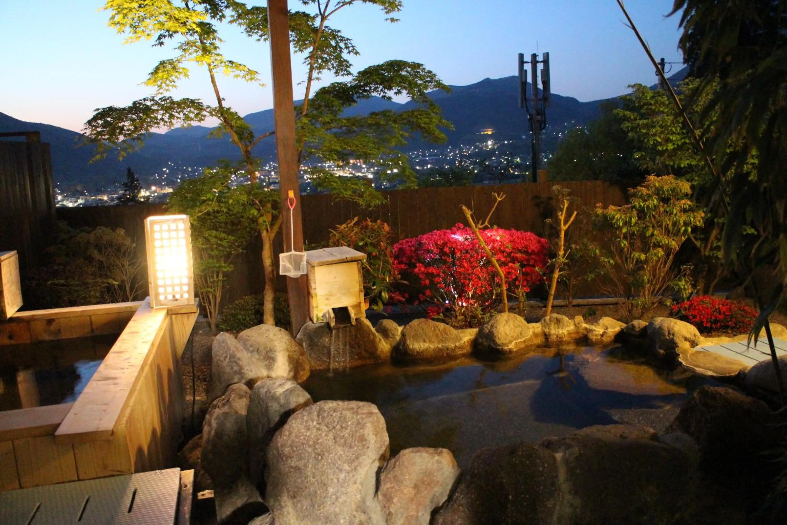 Hot Spring Bath in Yufuin-Sanso Waremokou