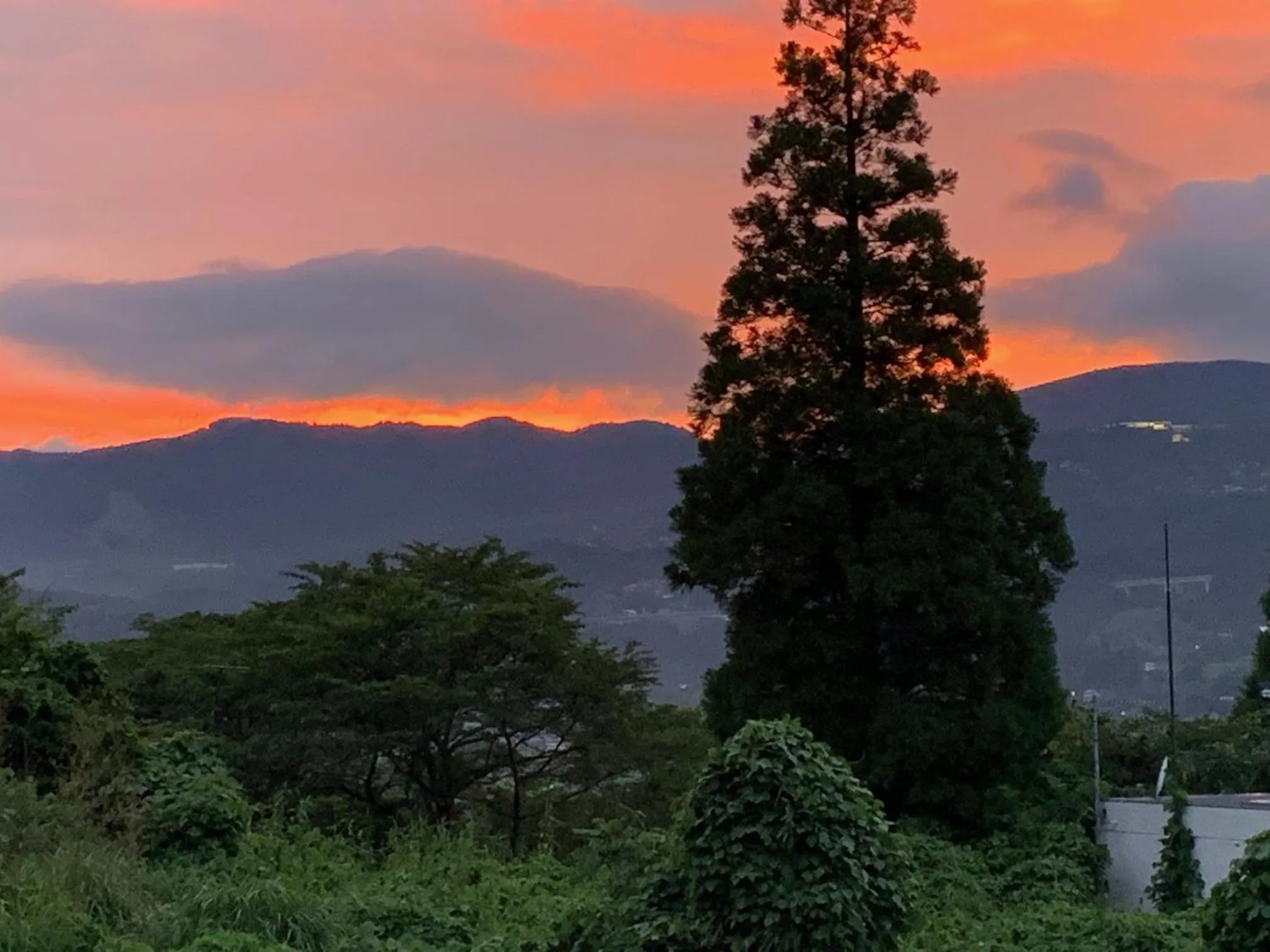 Sunset in Yufuin-Sanso Waremokou