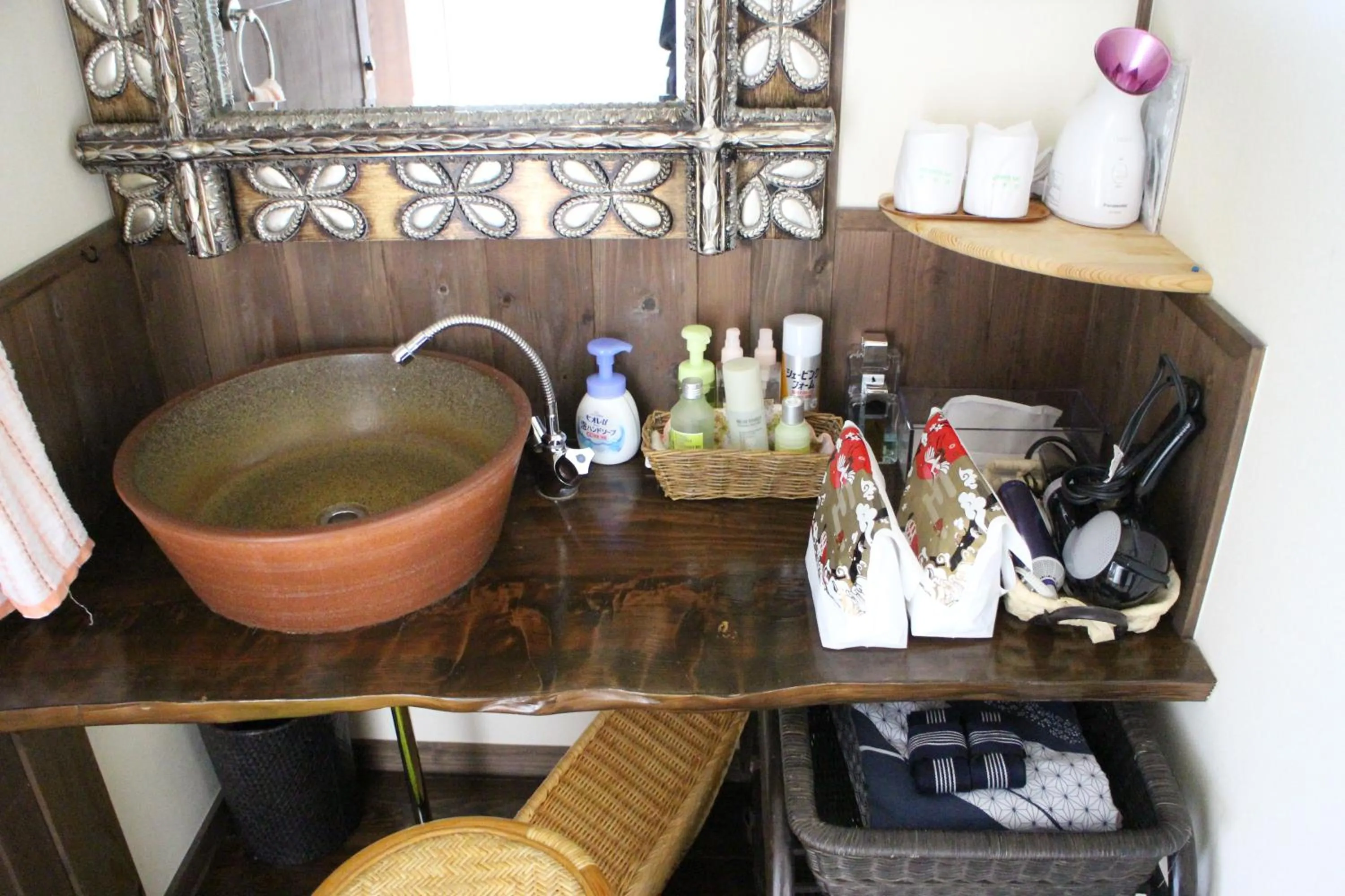 Toilet in Yufuin-Sanso Waremokou