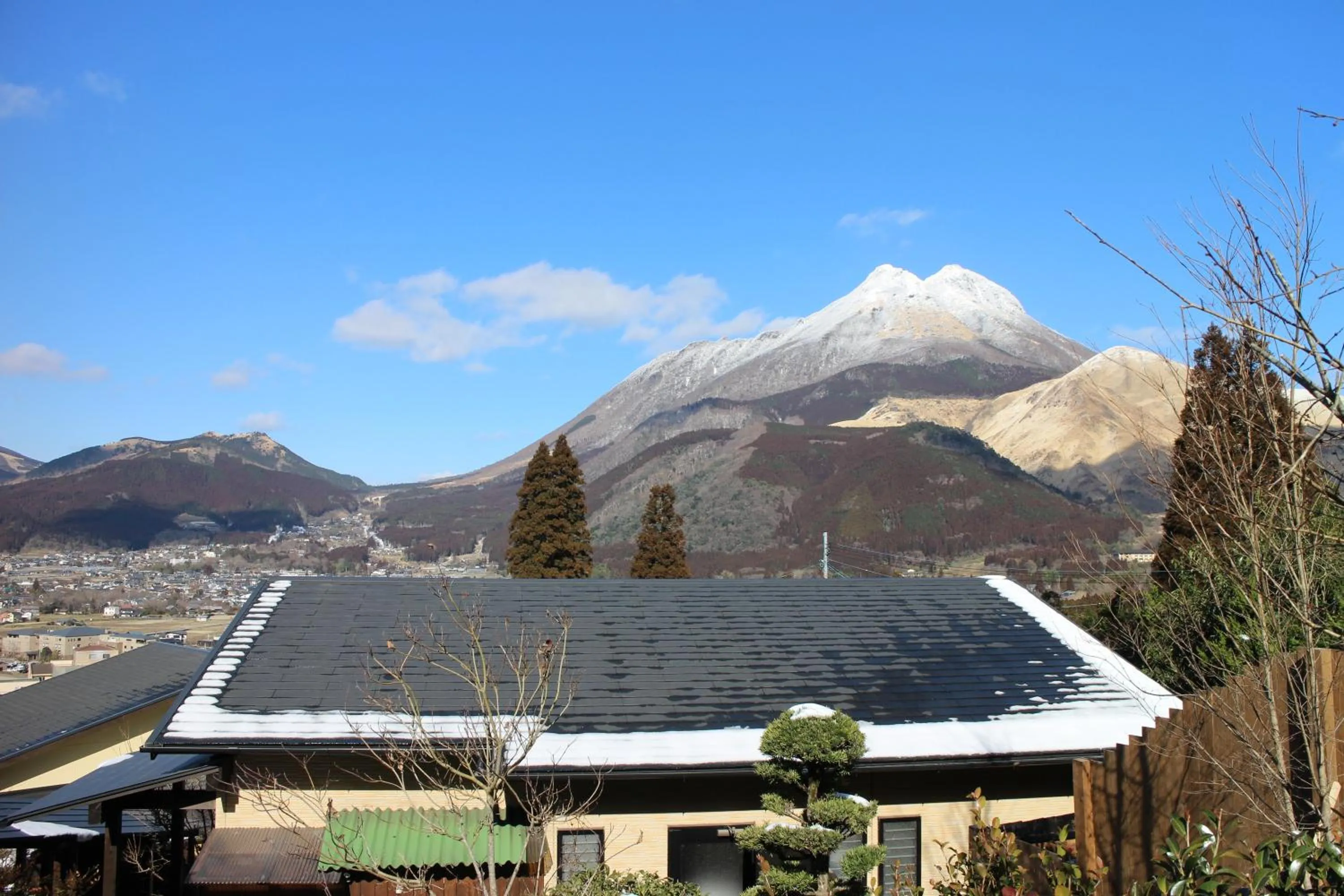 Mountain view in Yufuin-Sanso Waremokou