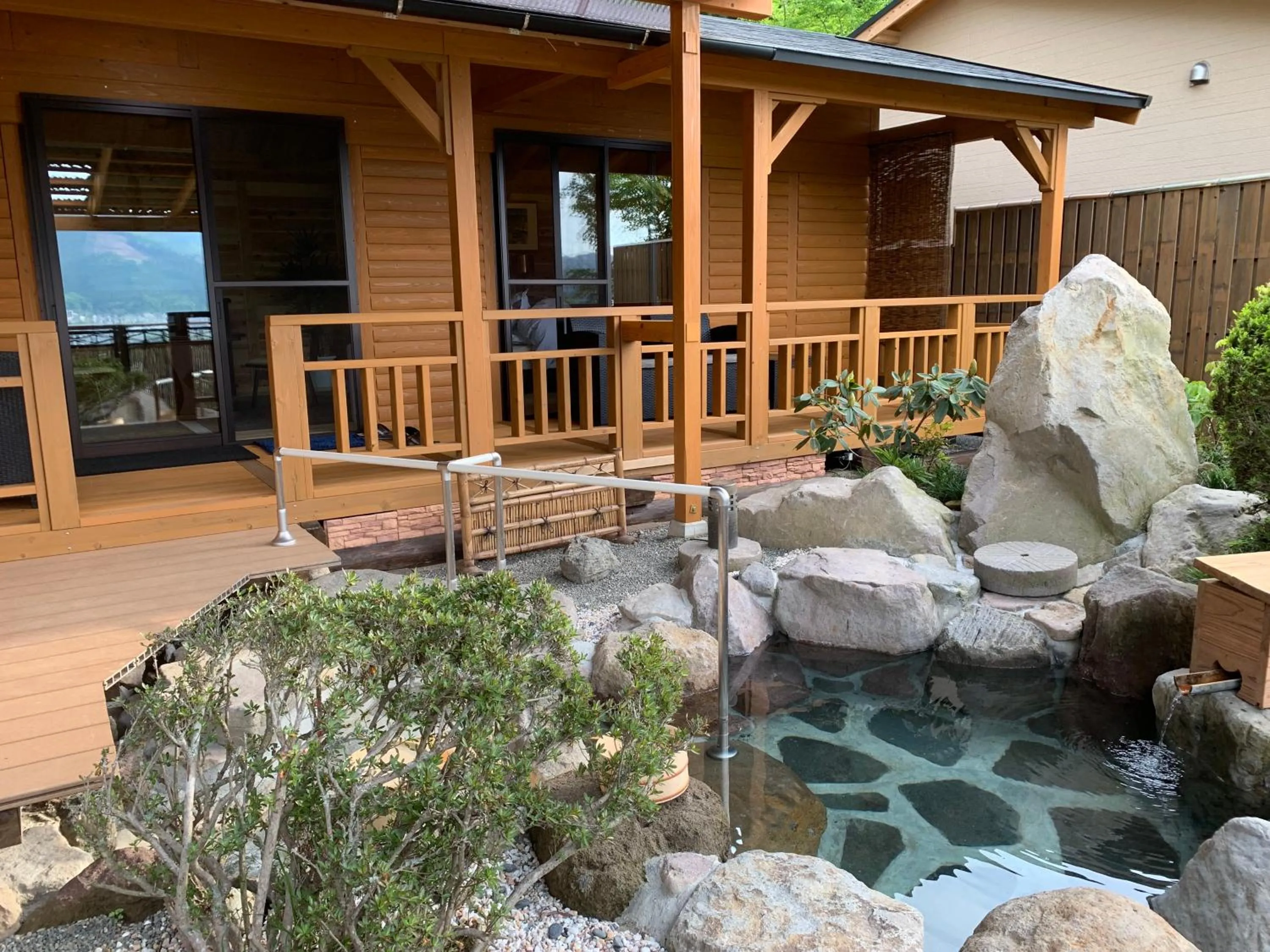 Garden view in Yufuin-Sanso Waremokou