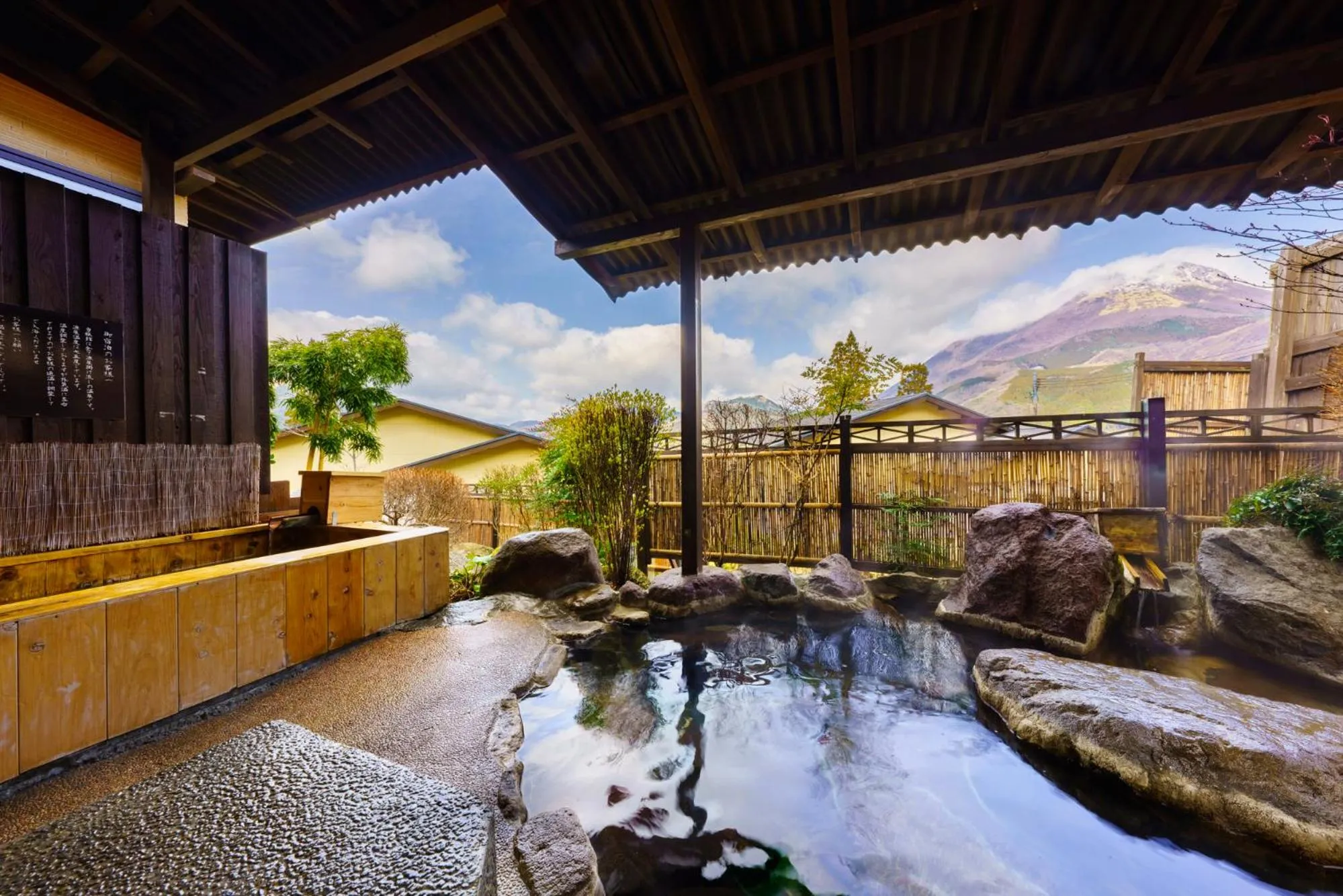 Mountain view in Yufuin-Sanso Waremokou