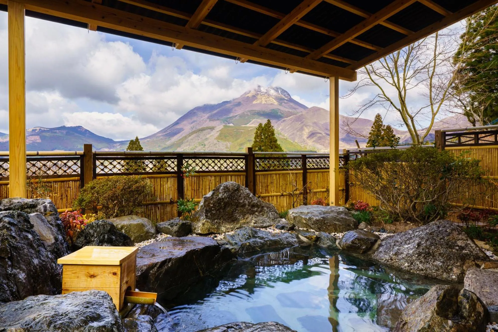 Natural landscape in Yufuin-Sanso Waremokou
