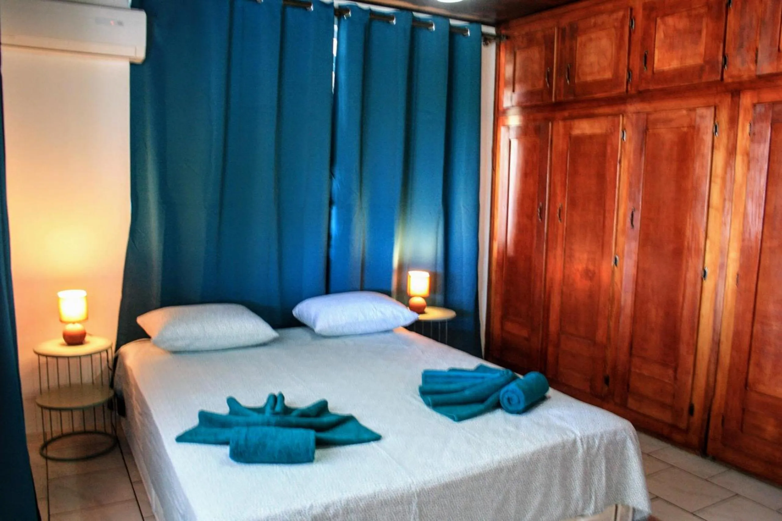 Bedroom, Bed in TAHITI - Fare Temahana