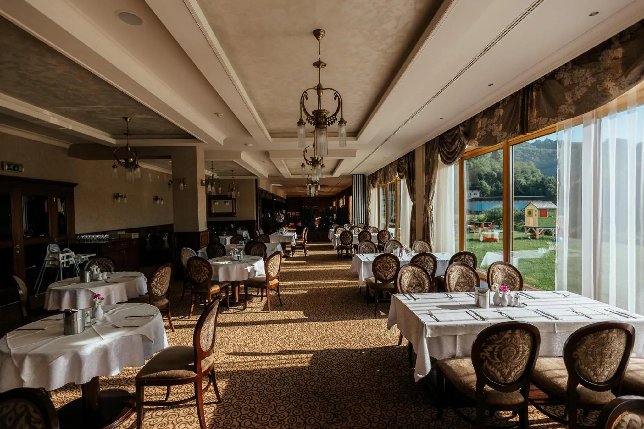 Restaurant/places to eat in Residence Hotel