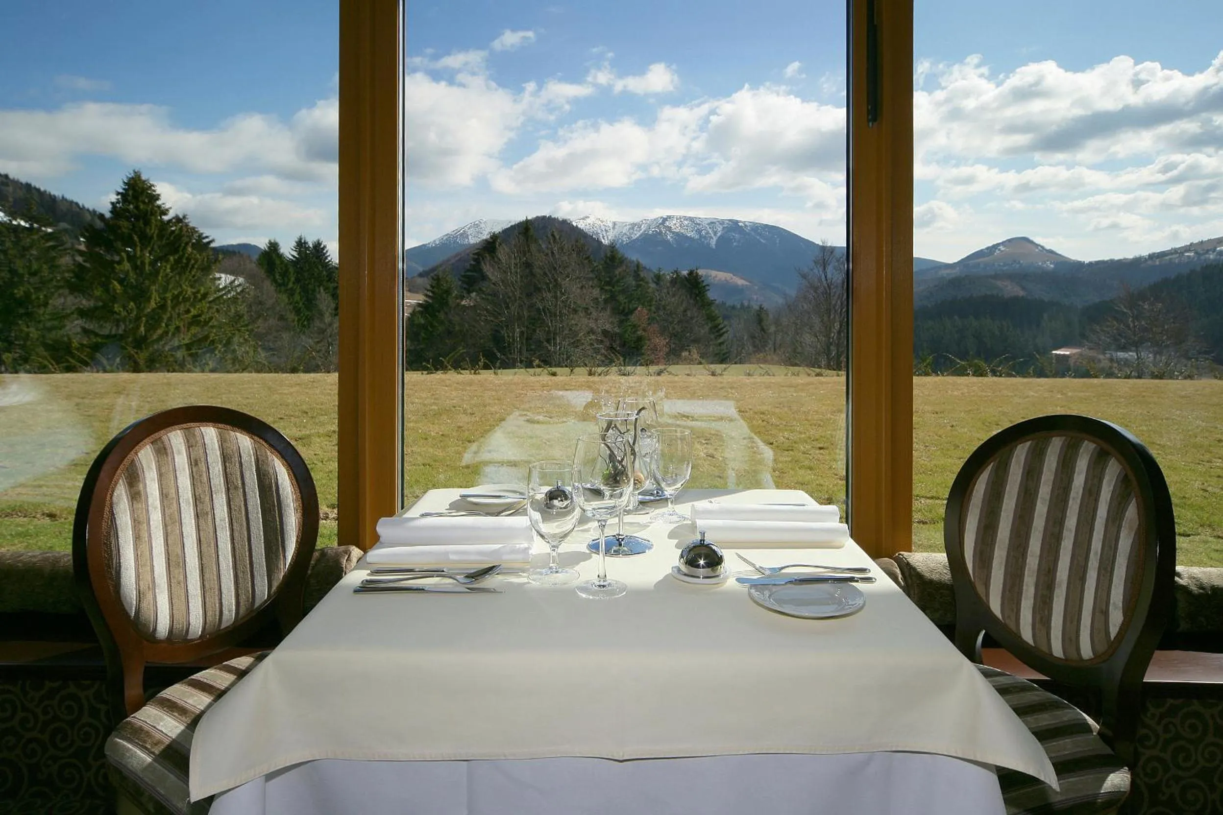 Restaurant/places to eat in Residence Hotel