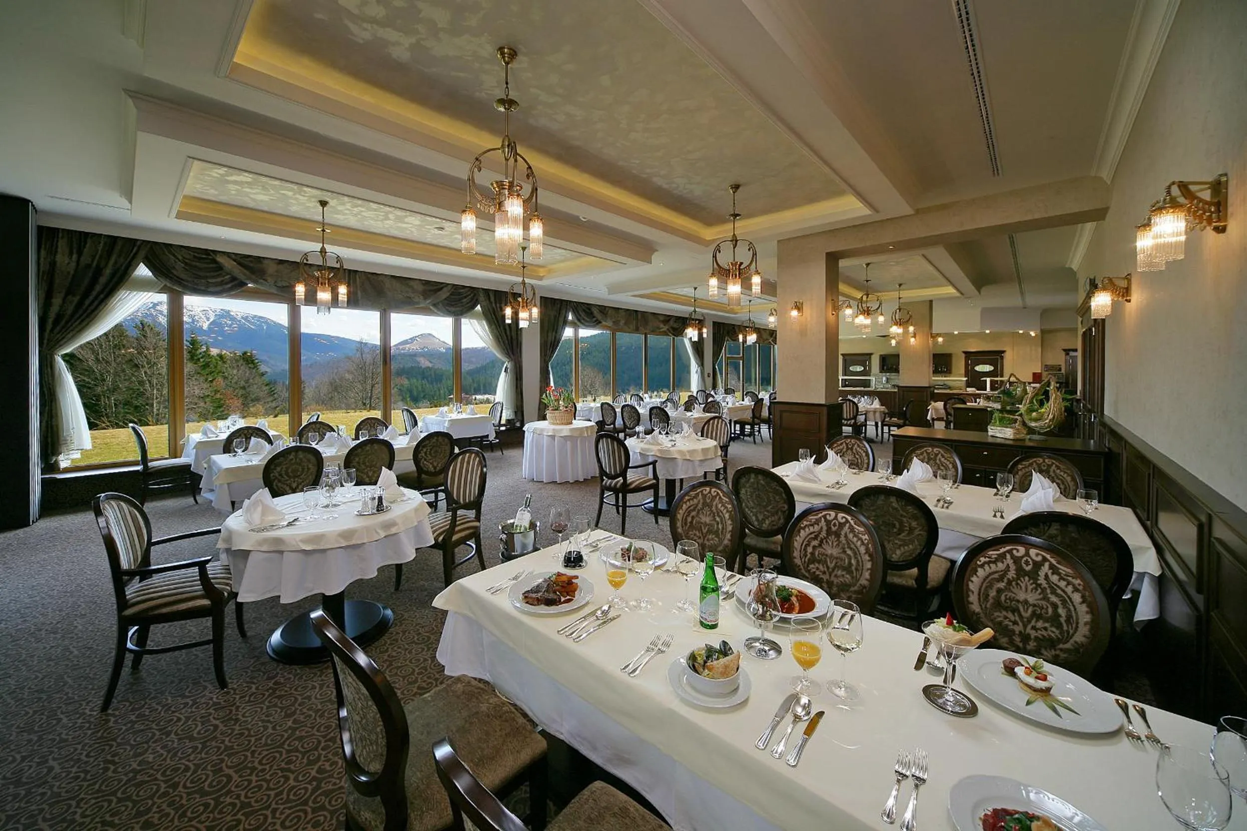 Restaurant/places to eat in Residence Hotel